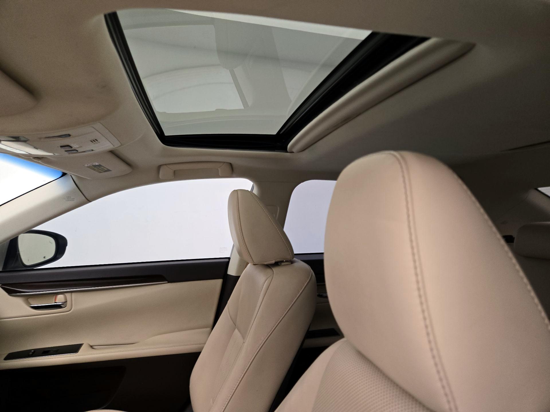 Thumbnail: 2017 Lexus ES - 19