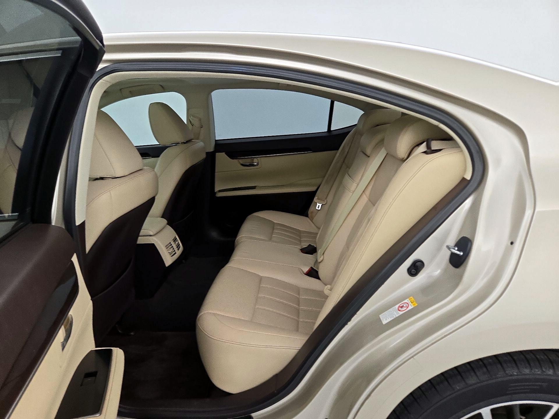 Thumbnail: 2017 Lexus ES - 20