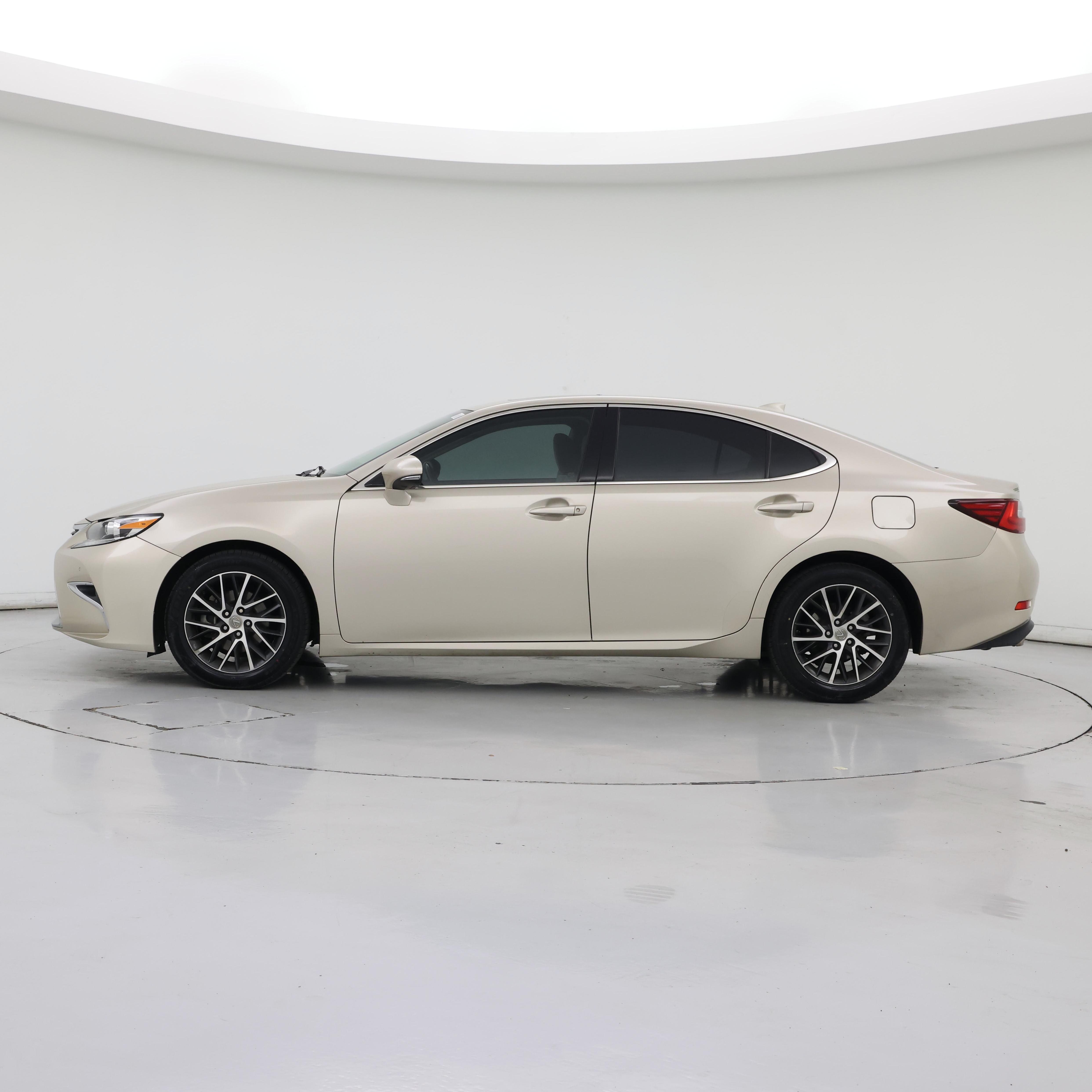 Thumbnail: 2017 Lexus ES - 3