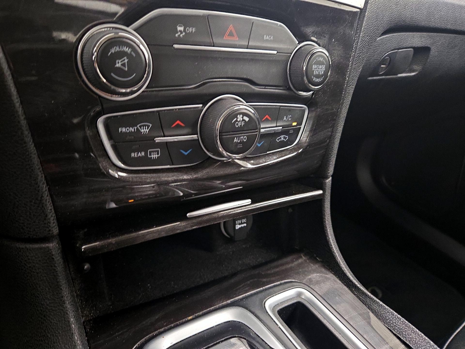 Thumbnail: 2015 Chrysler 300 - 16