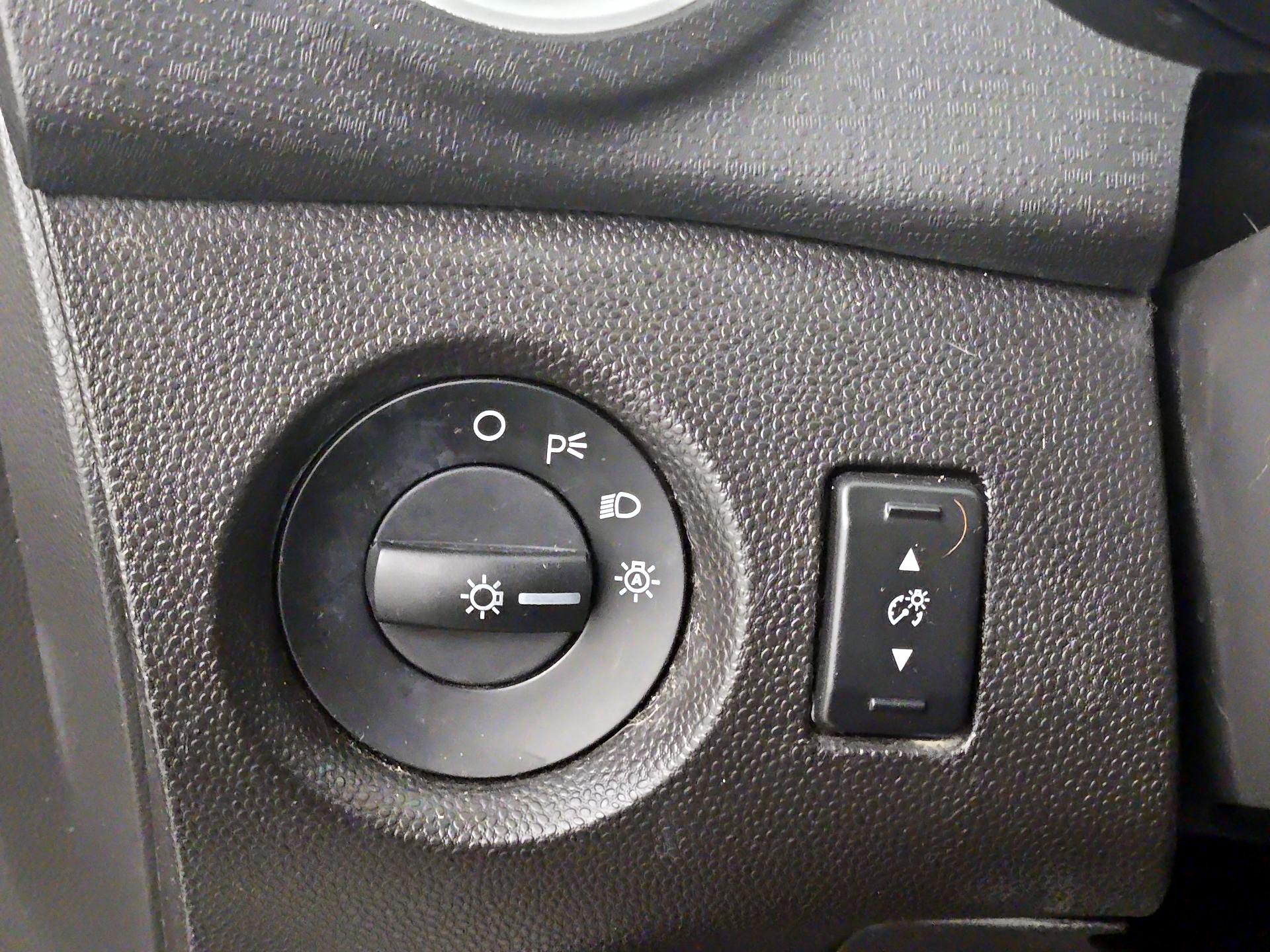 Thumbnail: 2014 Ford Fiesta - 13