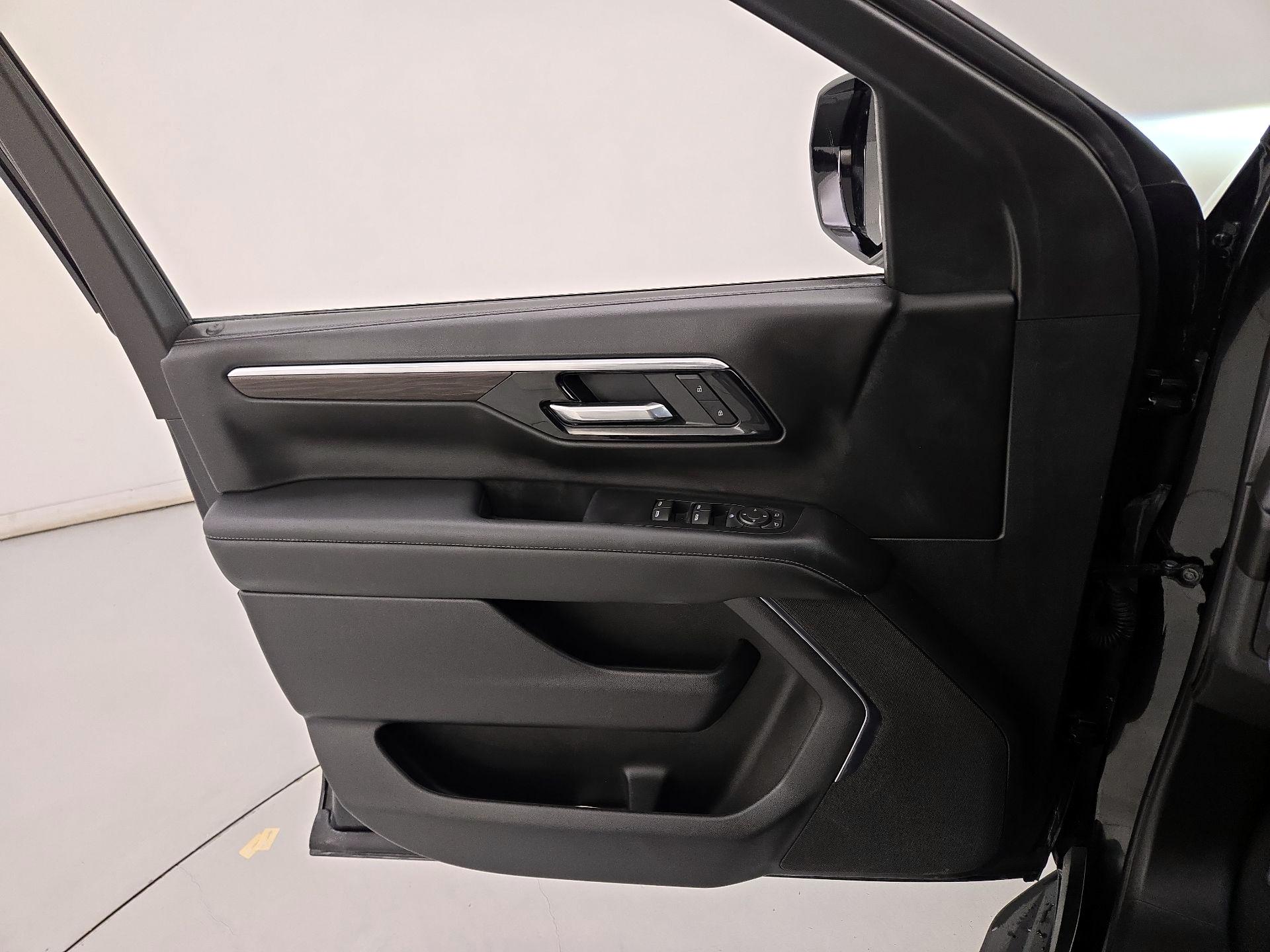 Thumbnail: 2025 Chevrolet Tahoe - 12