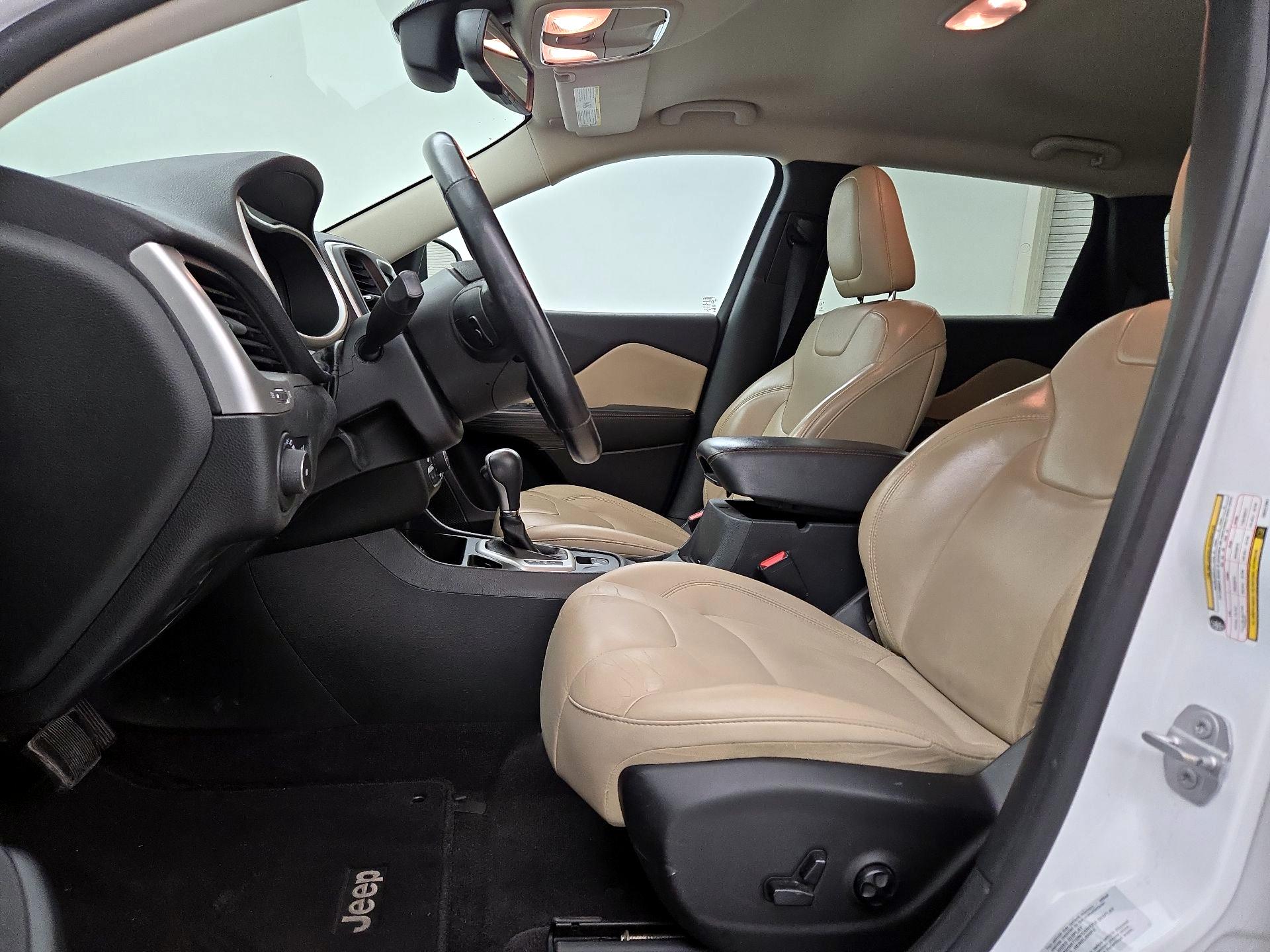 Thumbnail: 2016 Jeep Cherokee - 11