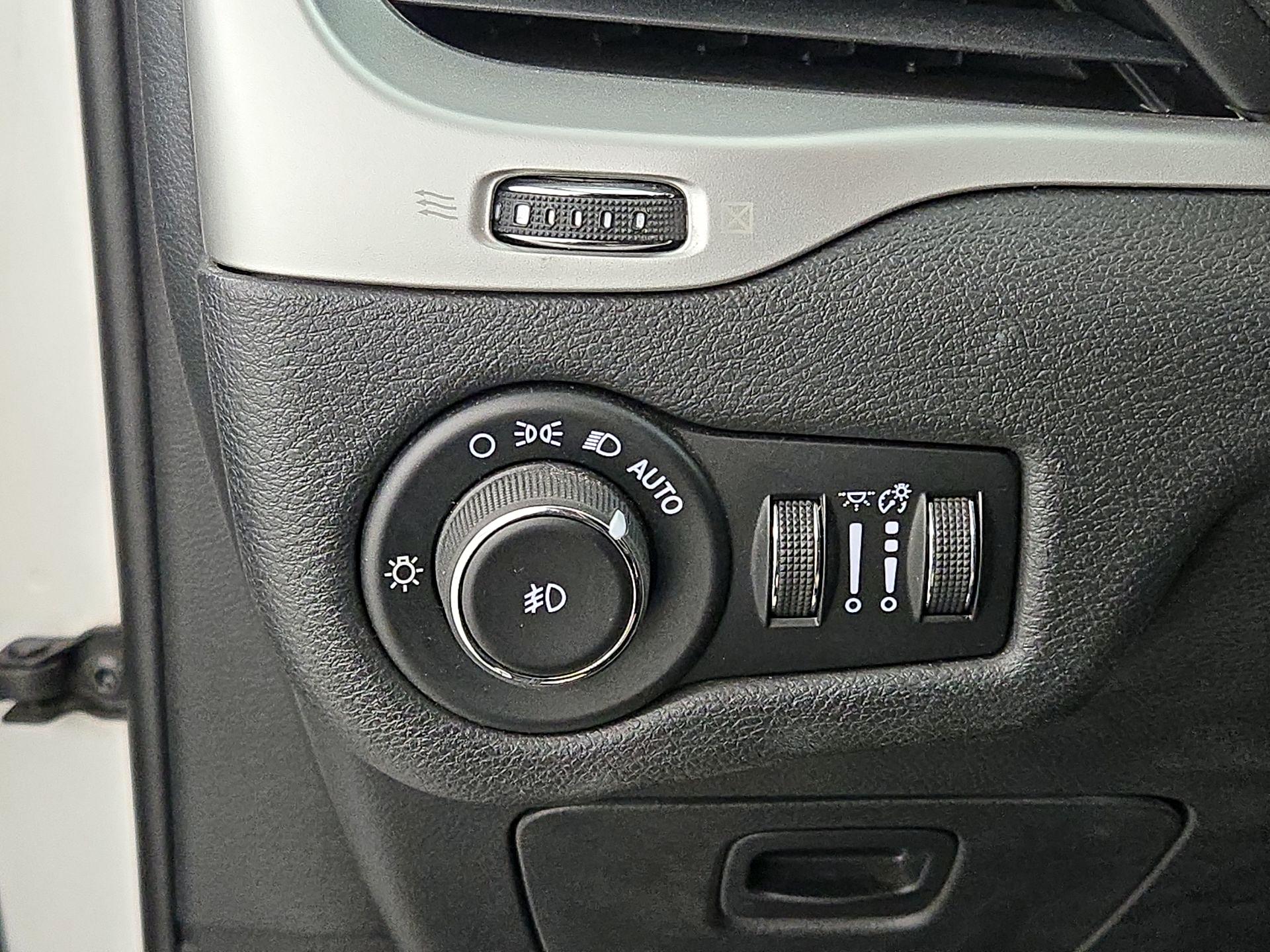 Thumbnail: 2016 Jeep Cherokee - 13