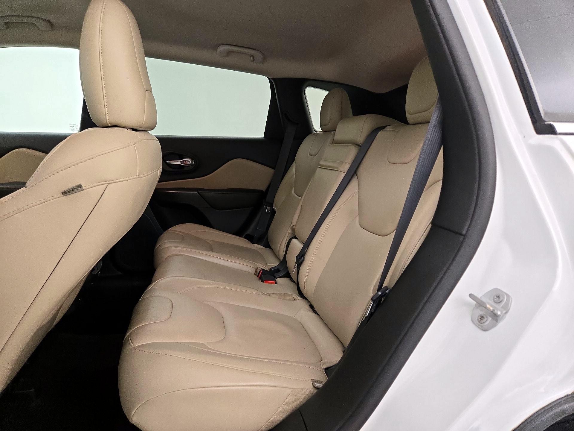 Thumbnail: 2016 Jeep Cherokee - 19