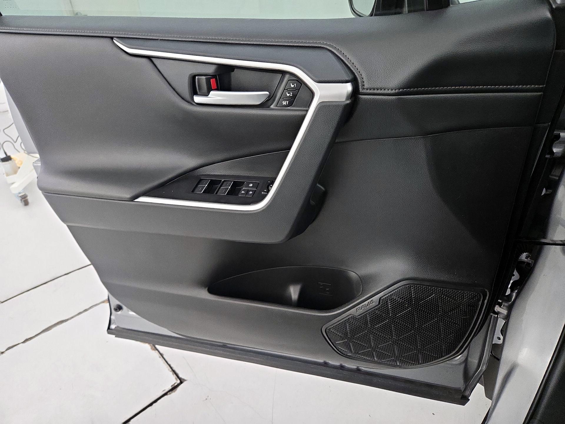 Thumbnail: 2025 Toyota RAV4 - 12