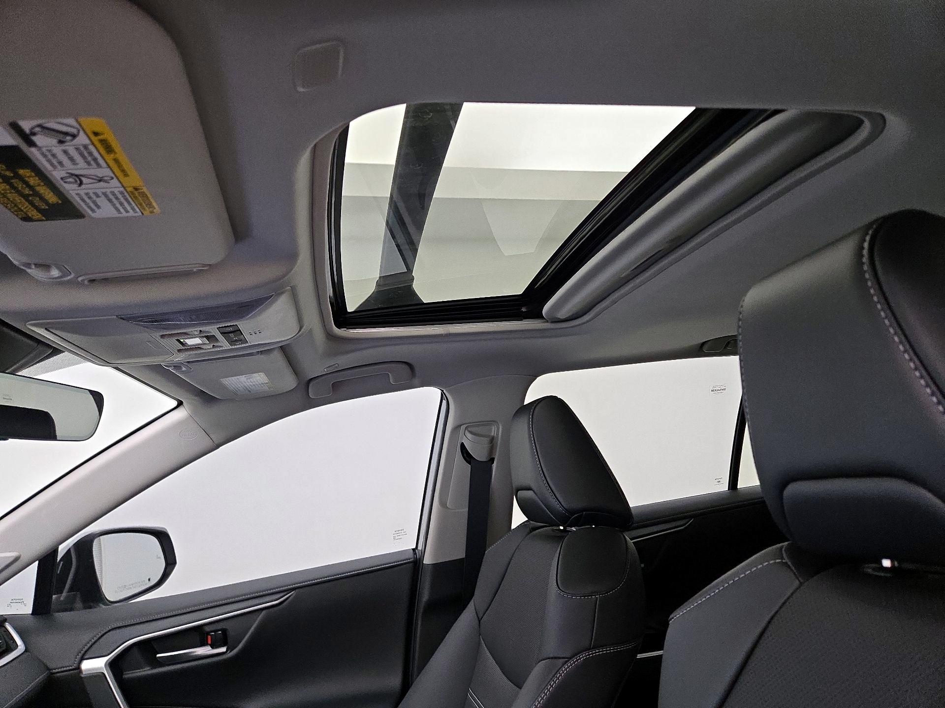 Thumbnail: 2025 Toyota RAV4 - 20