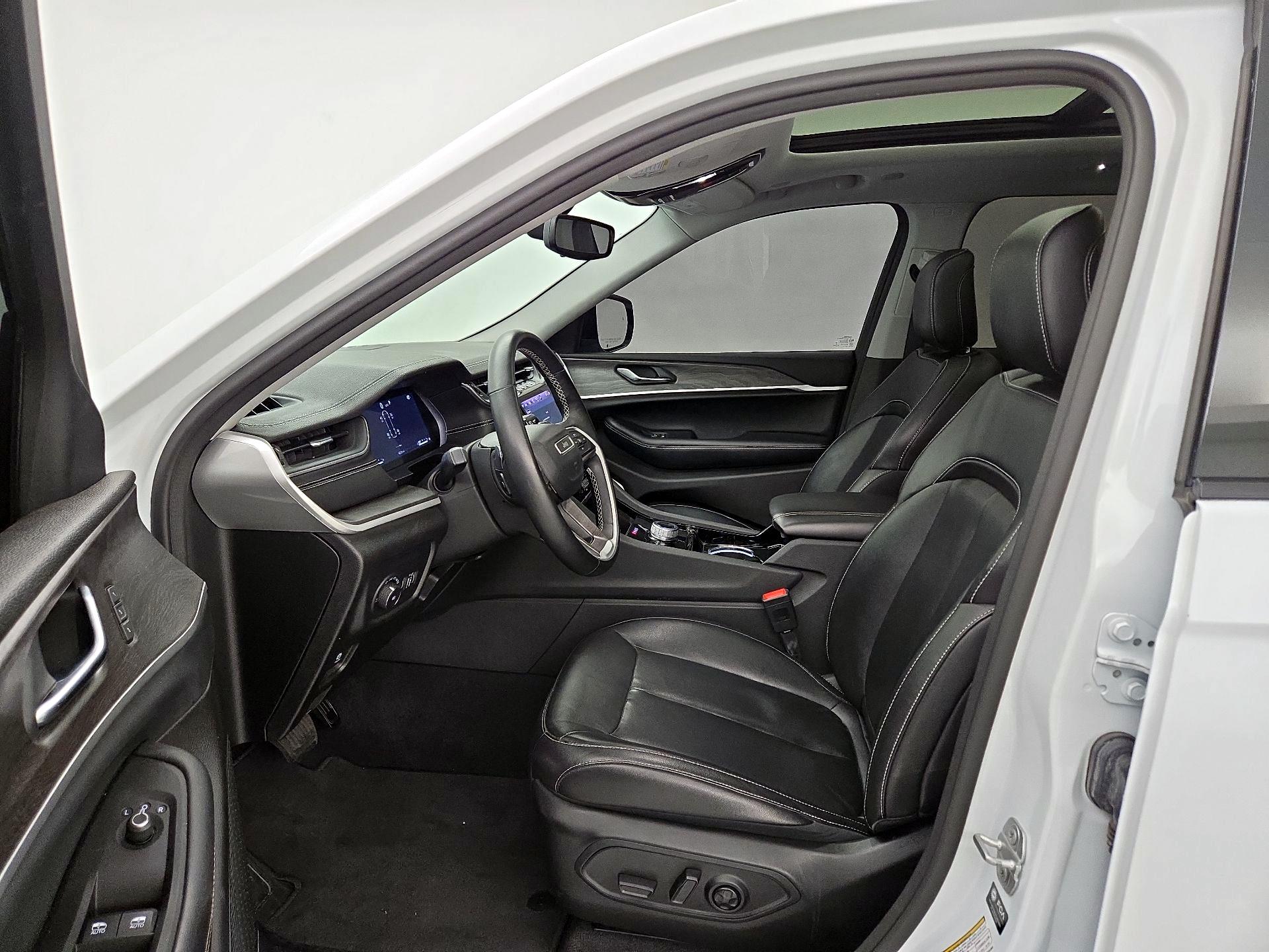 Thumbnail: 2022 Jeep Grand Cherokee - 11