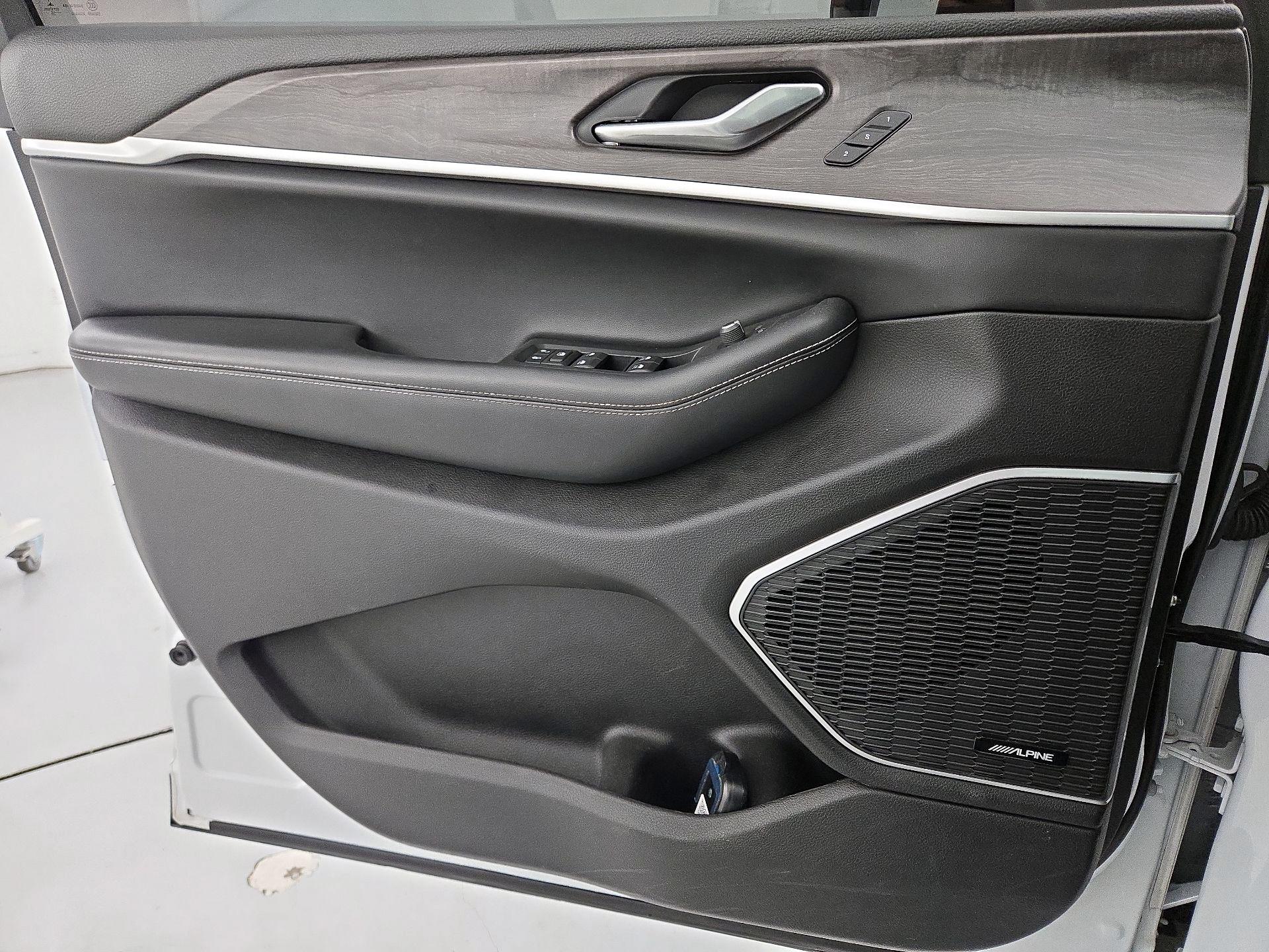 Thumbnail: 2022 Jeep Grand Cherokee - 12