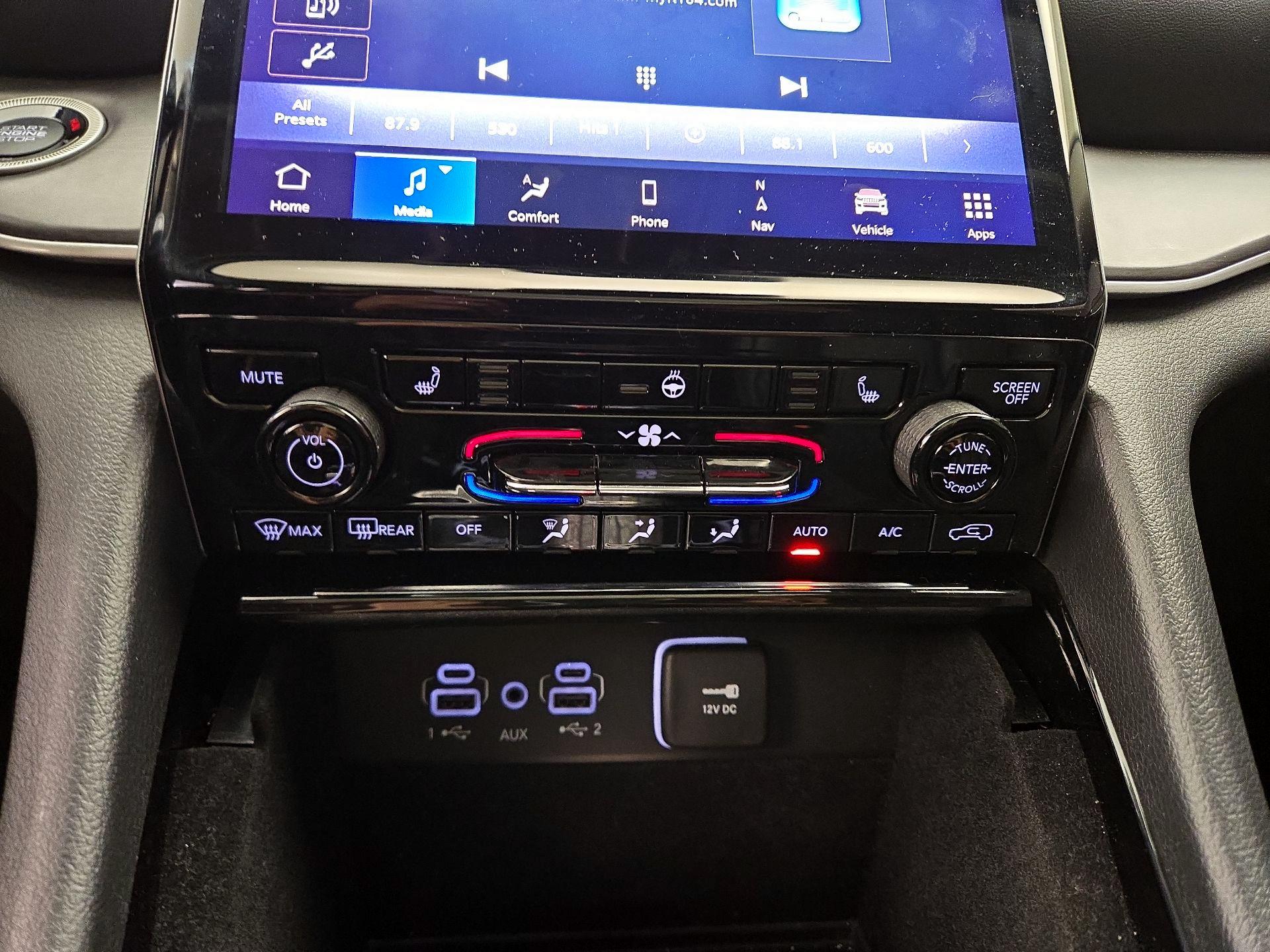 Thumbnail: 2022 Jeep Grand Cherokee - 17