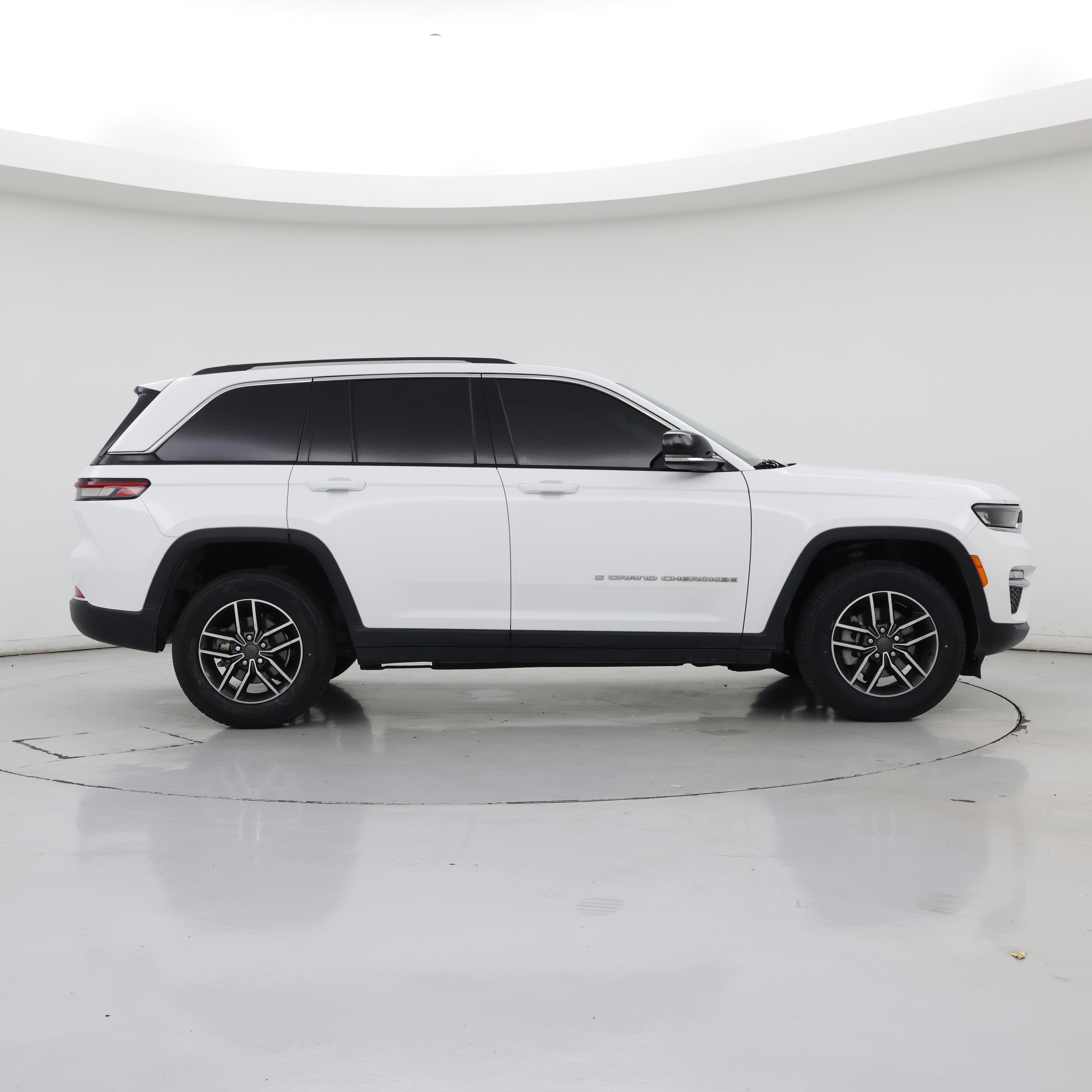 Thumbnail: 2022 Jeep Grand Cherokee - 7