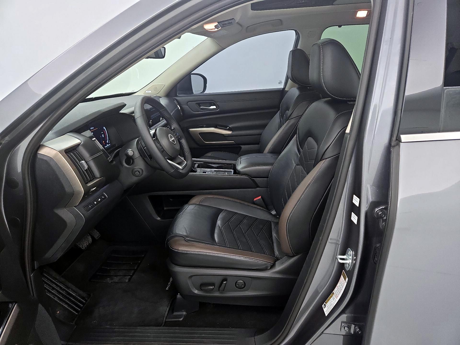 Thumbnail: 2023 Nissan Pathfinder - 11