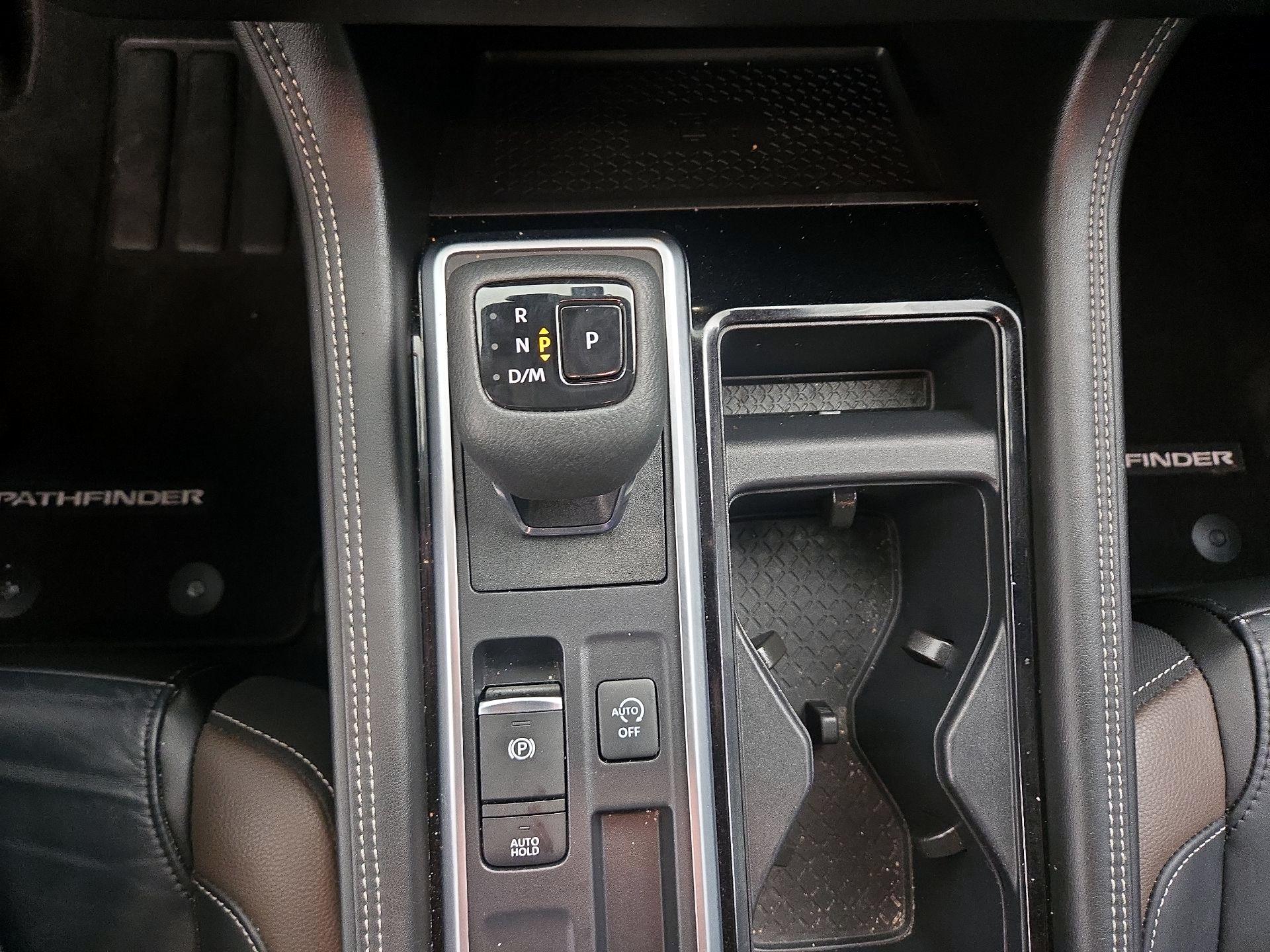 Thumbnail: 2023 Nissan Pathfinder - 17