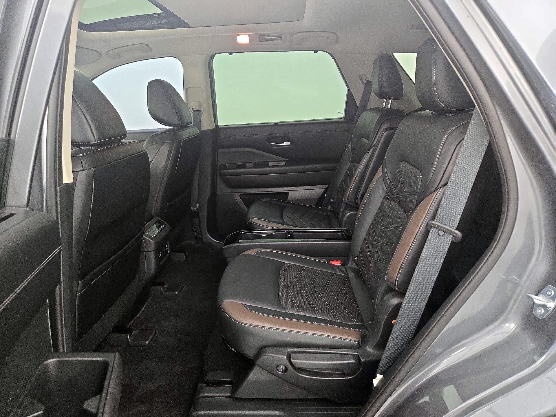 Thumbnail: 2023 Nissan Pathfinder - 20