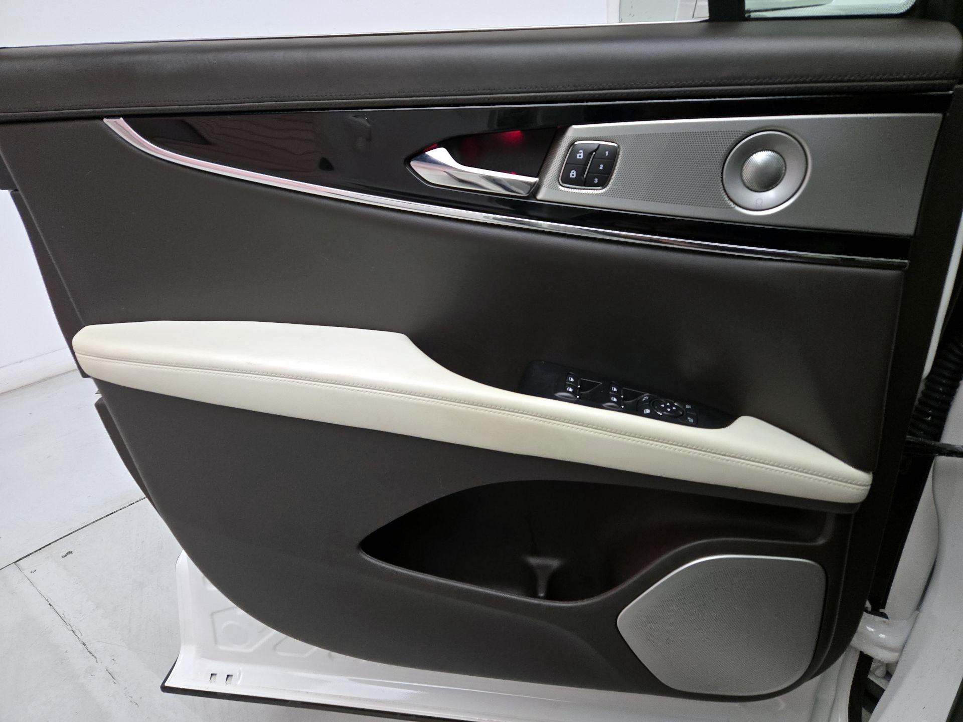 Thumbnail: 2022 Lincoln Nautilus - 12