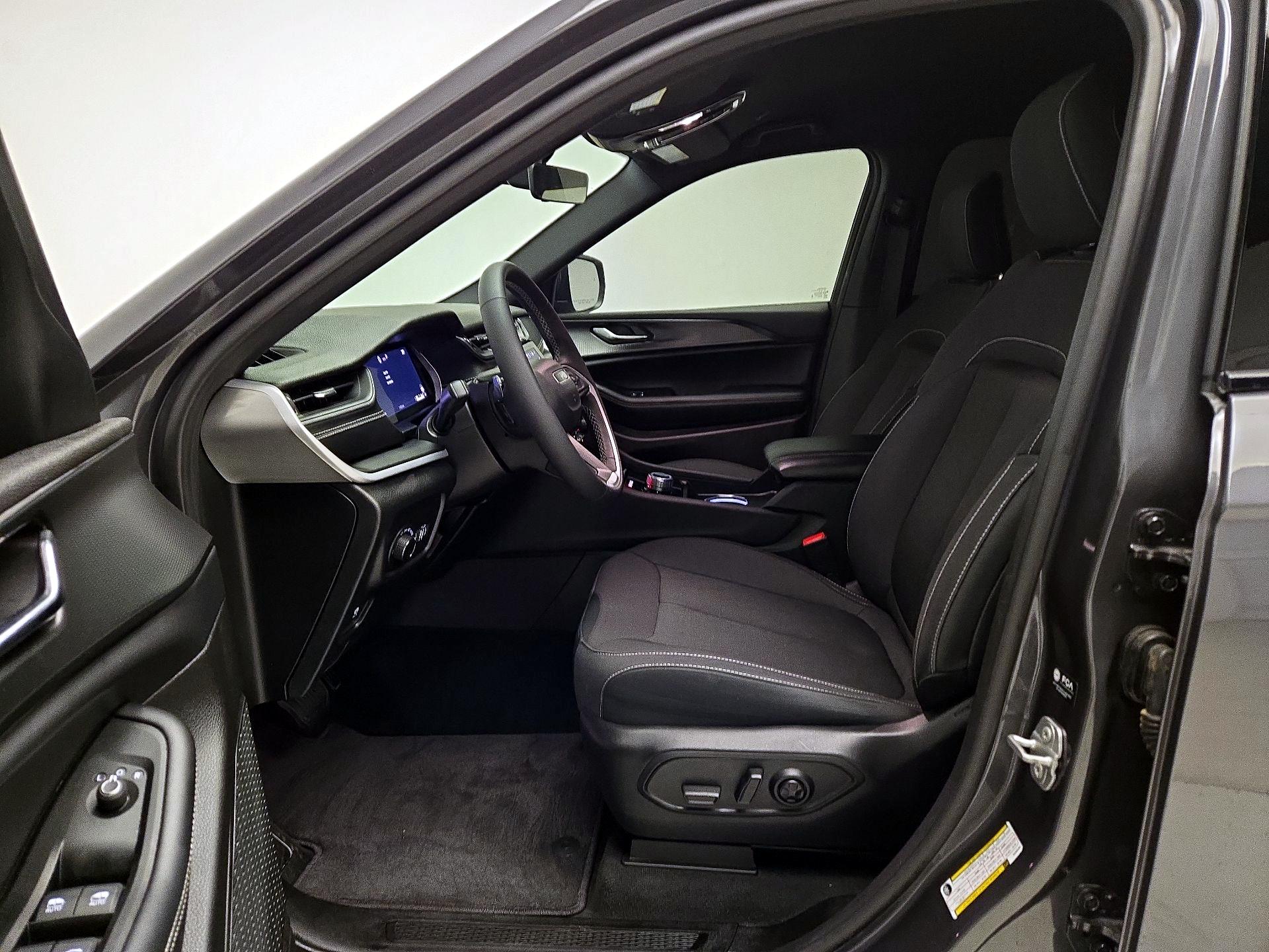 Thumbnail: 2025 Jeep Grand Cherokee - 11