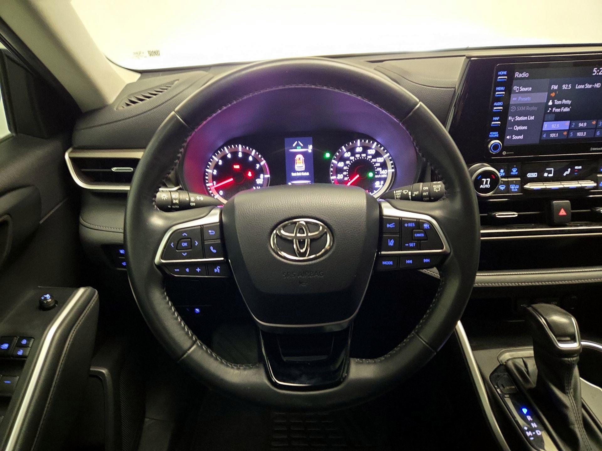 Thumbnail: 2021 Toyota Highlander - 10