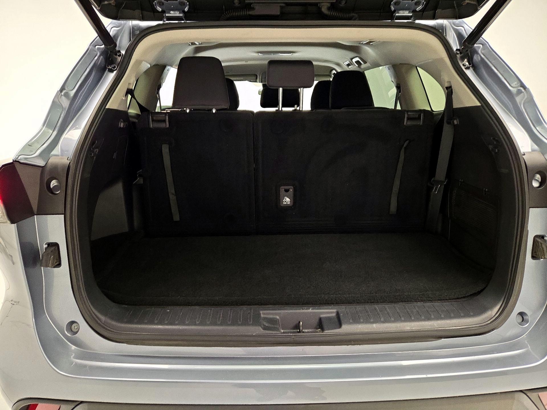 Thumbnail: 2021 Toyota Highlander - 20