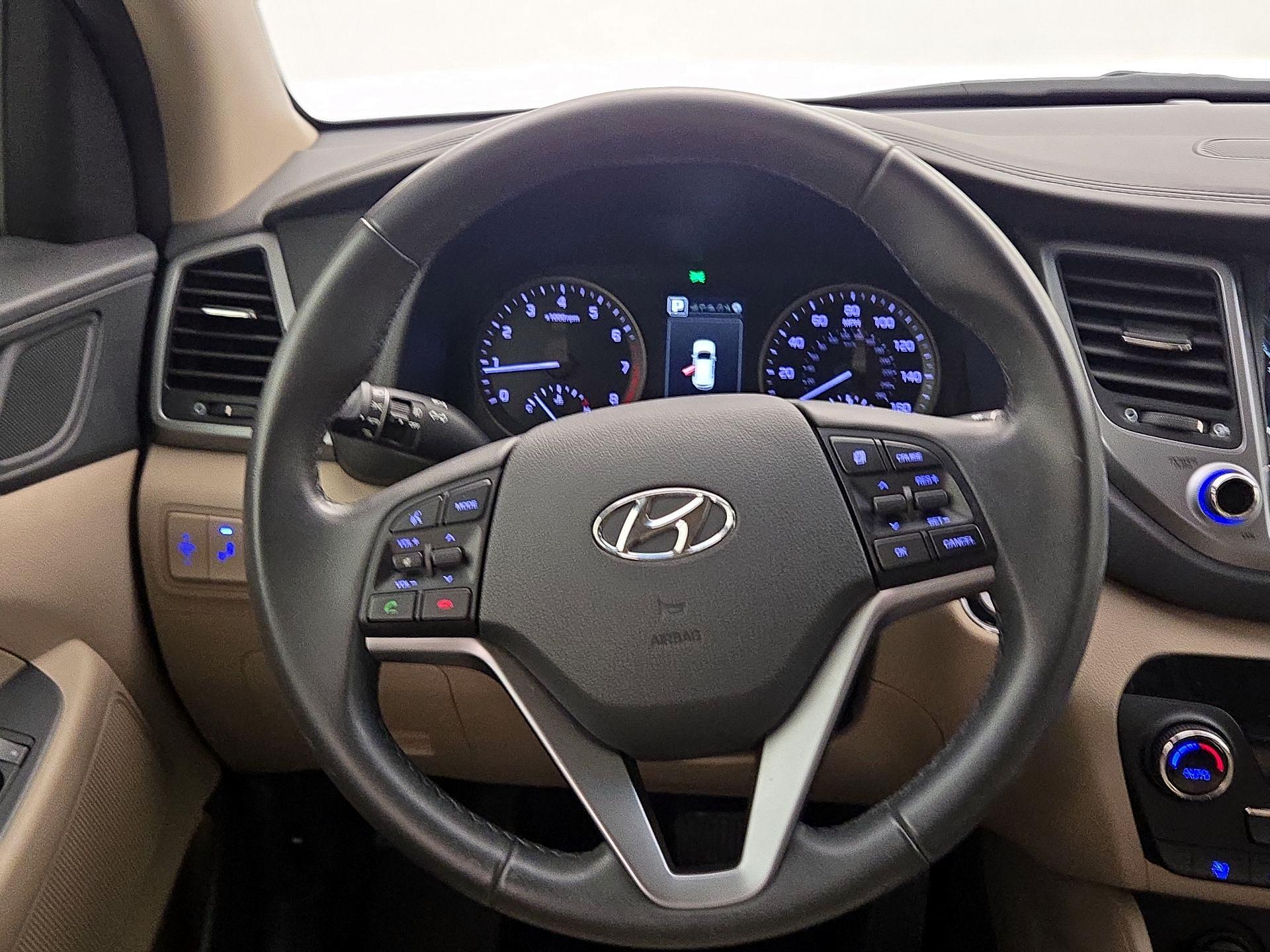 Thumbnail: 2016 Hyundai Tucson - 10