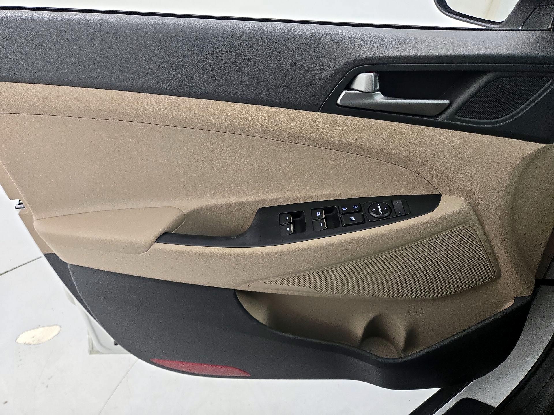 Thumbnail: 2016 Hyundai Tucson - 12