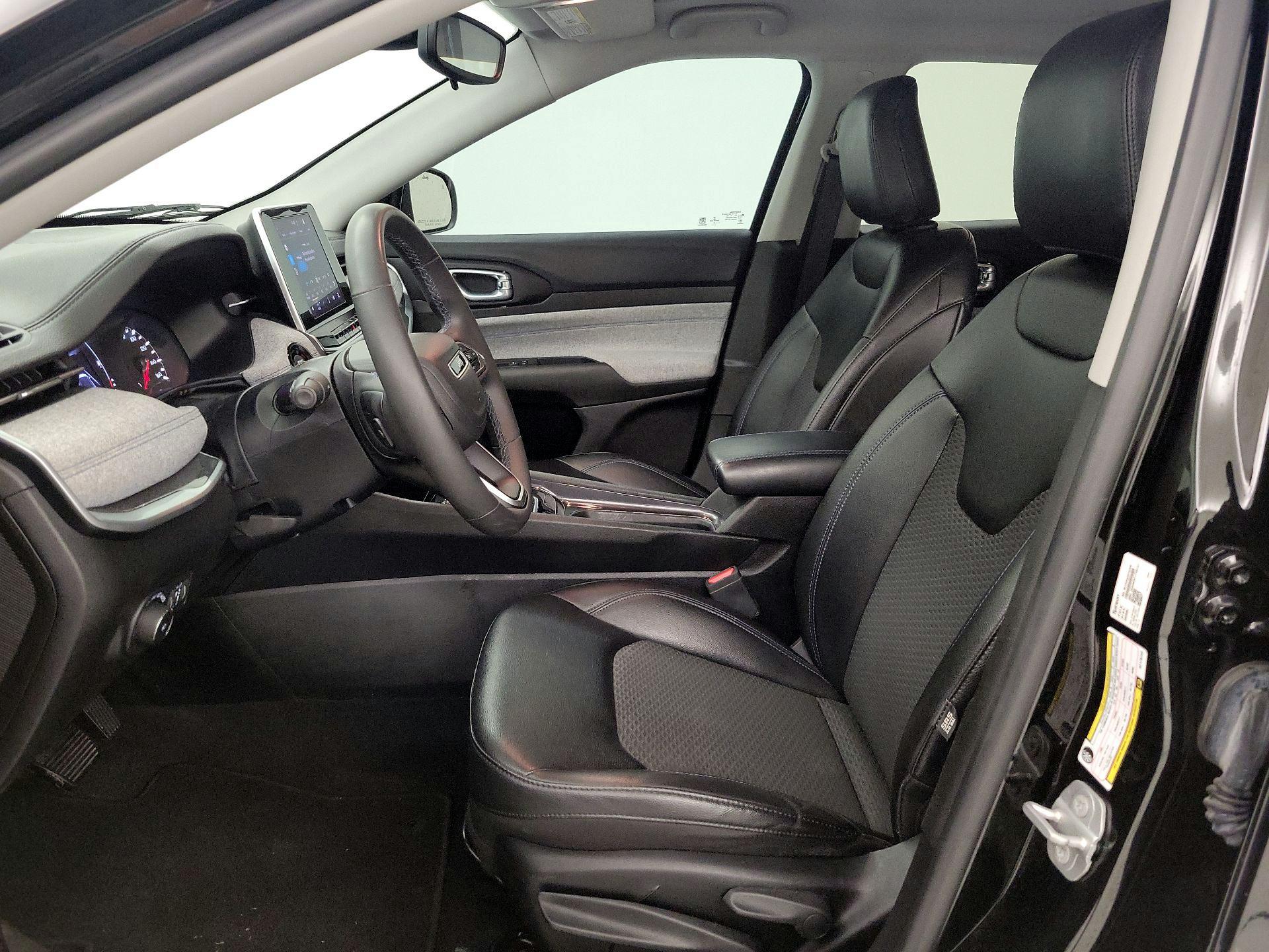 Thumbnail: 2022 Jeep Compass - 11