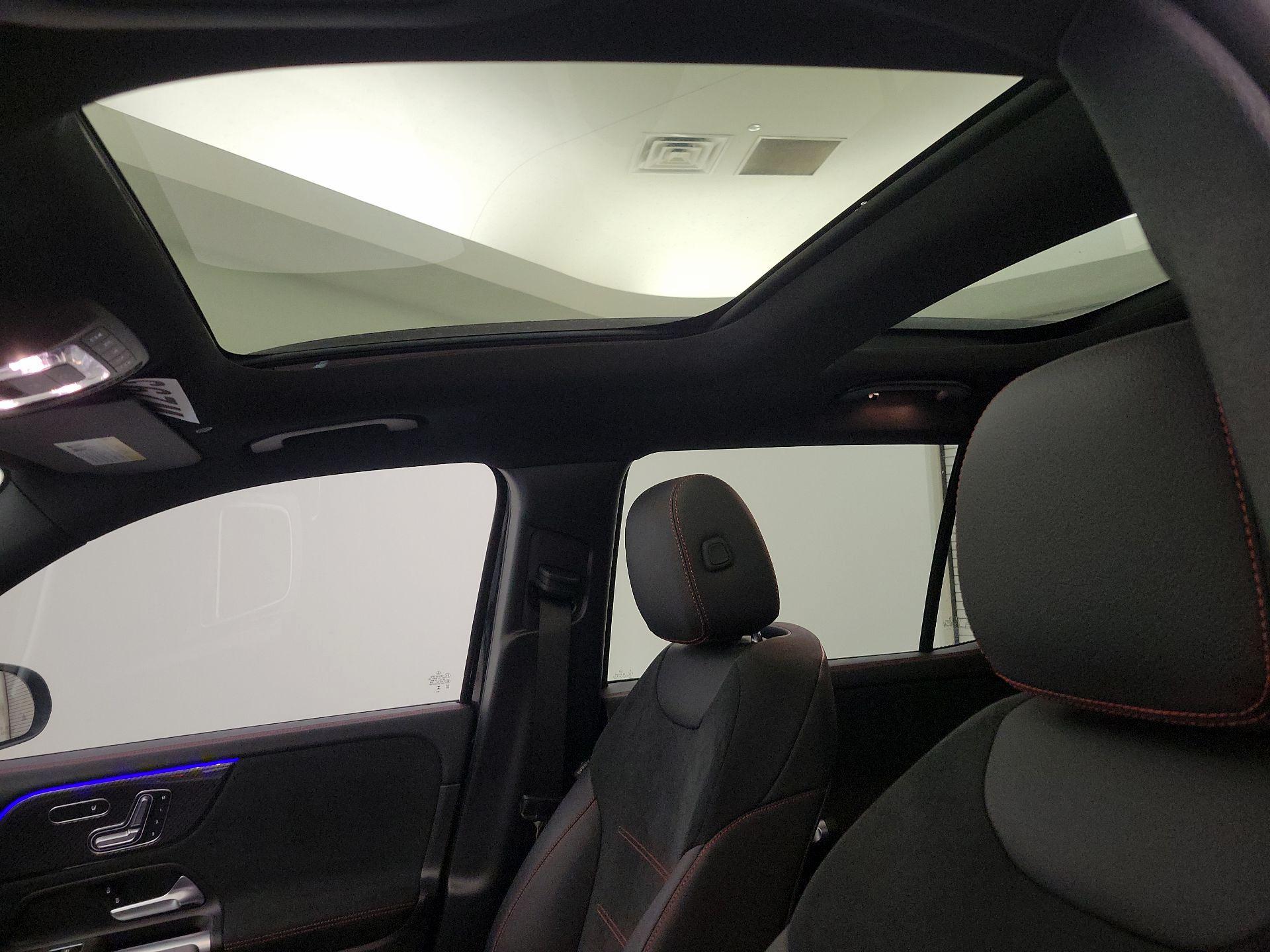 Thumbnail: 2024 Mercedes-Benz GLB - 18