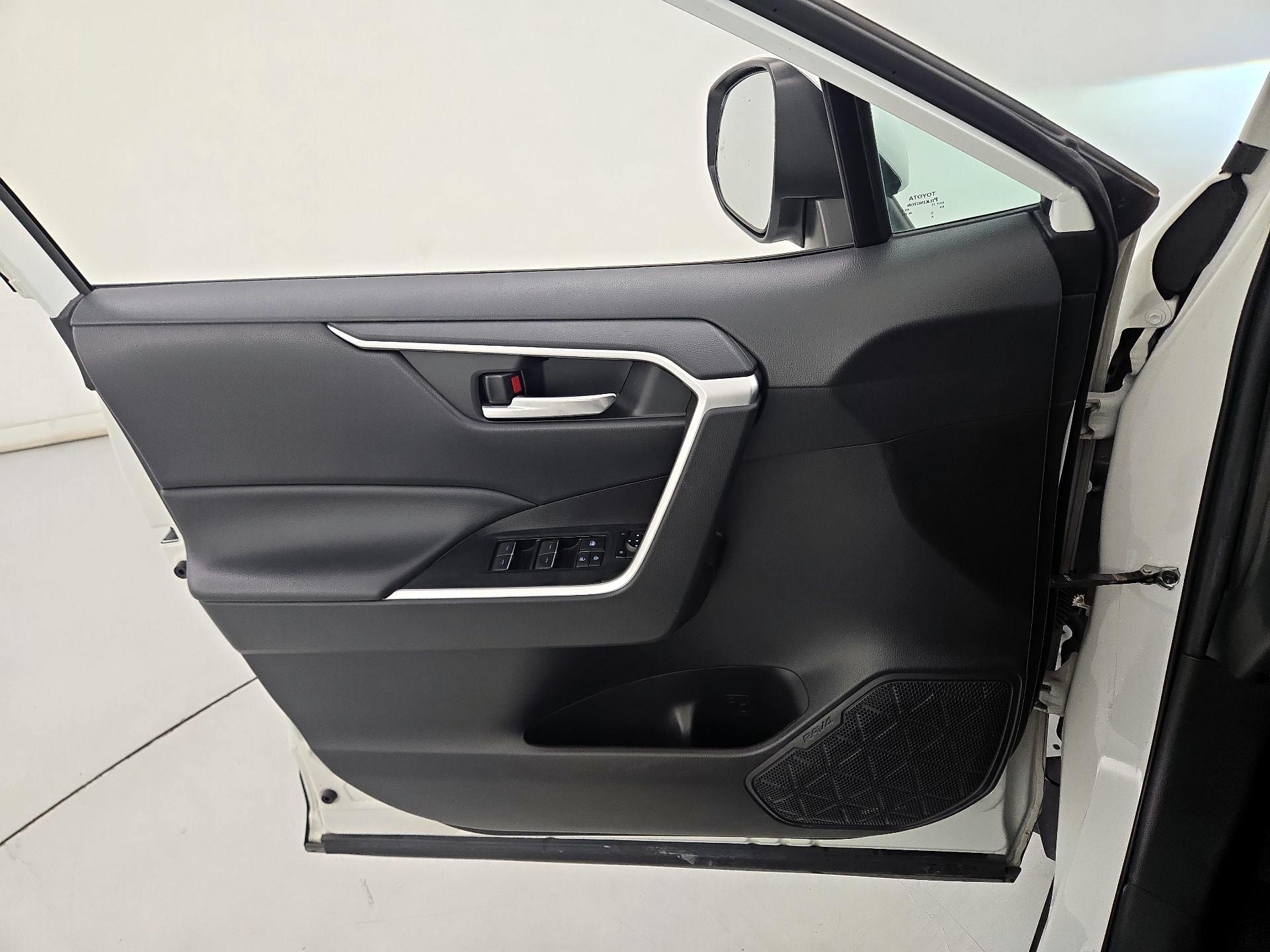 Thumbnail: 2022 Toyota RAV4 - 12