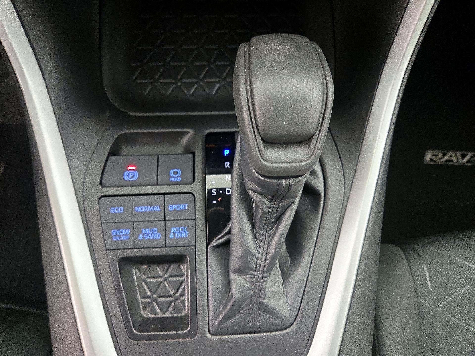 Thumbnail: 2022 Toyota RAV4 - 17