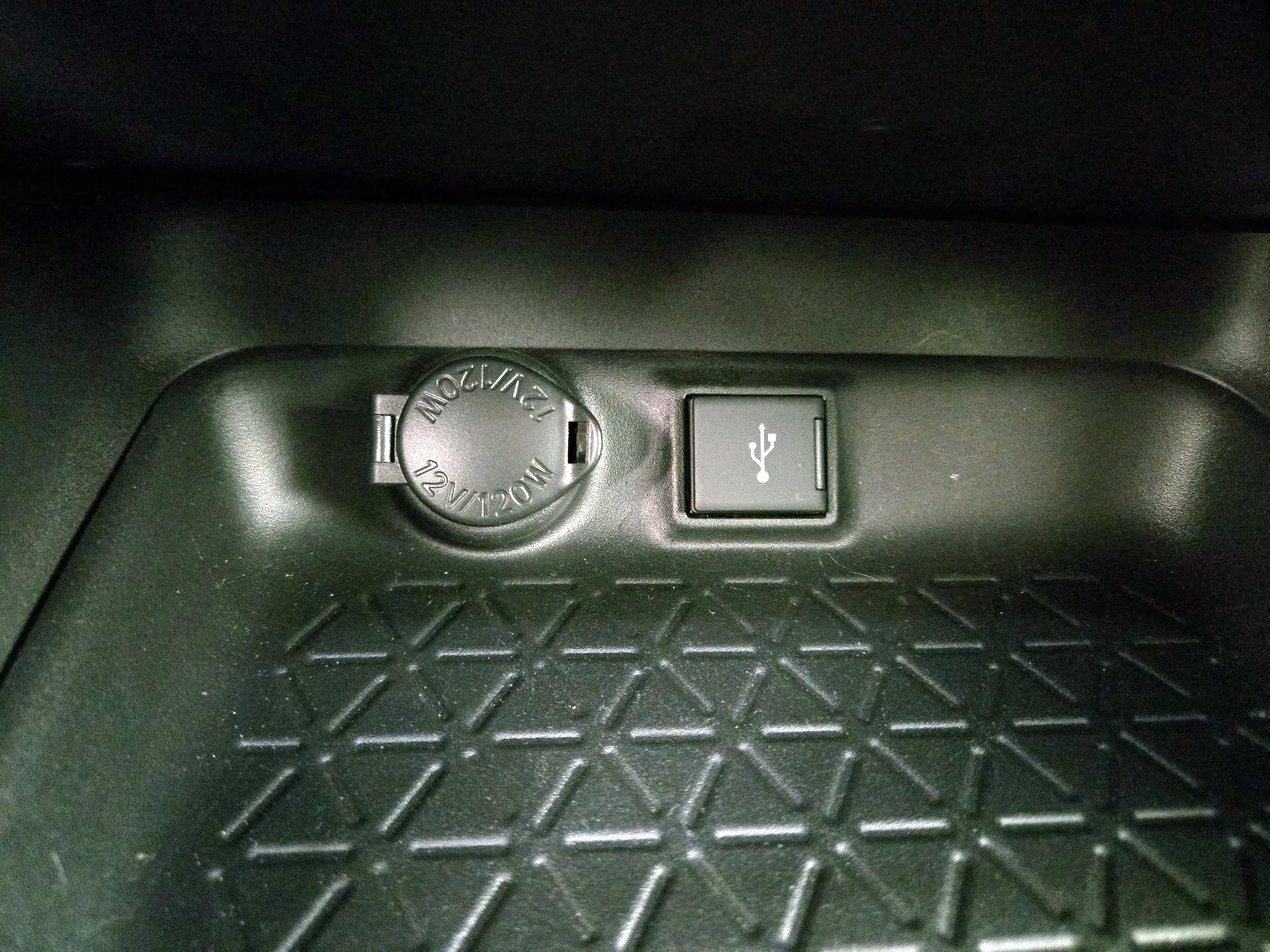 Thumbnail: 2022 Toyota RAV4 - 18