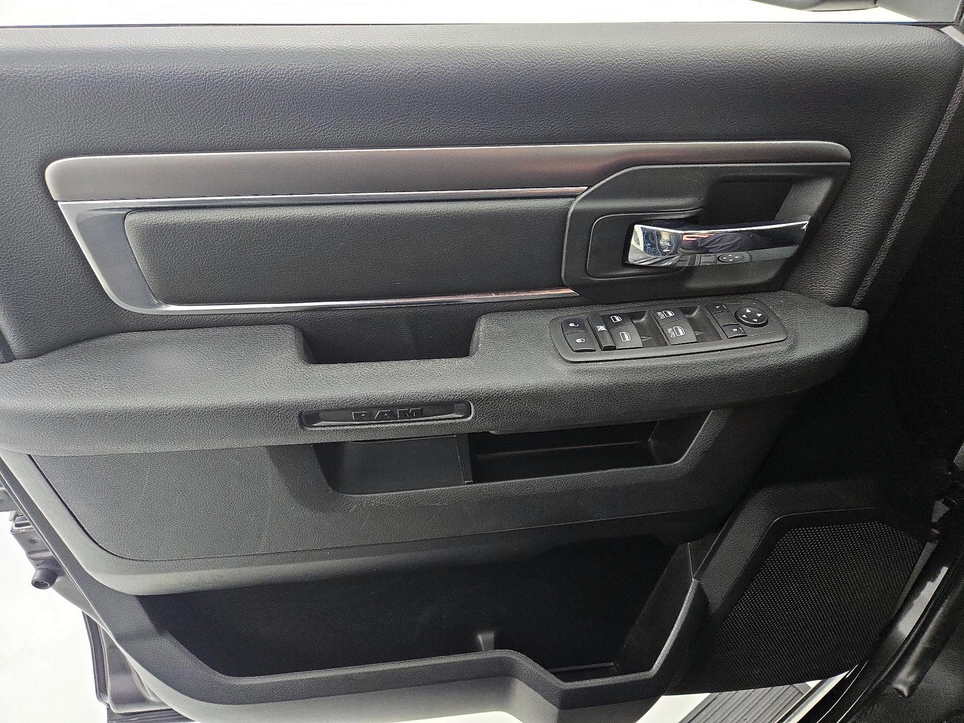 Thumbnail: 2022 RAM 1500 Classic - 12