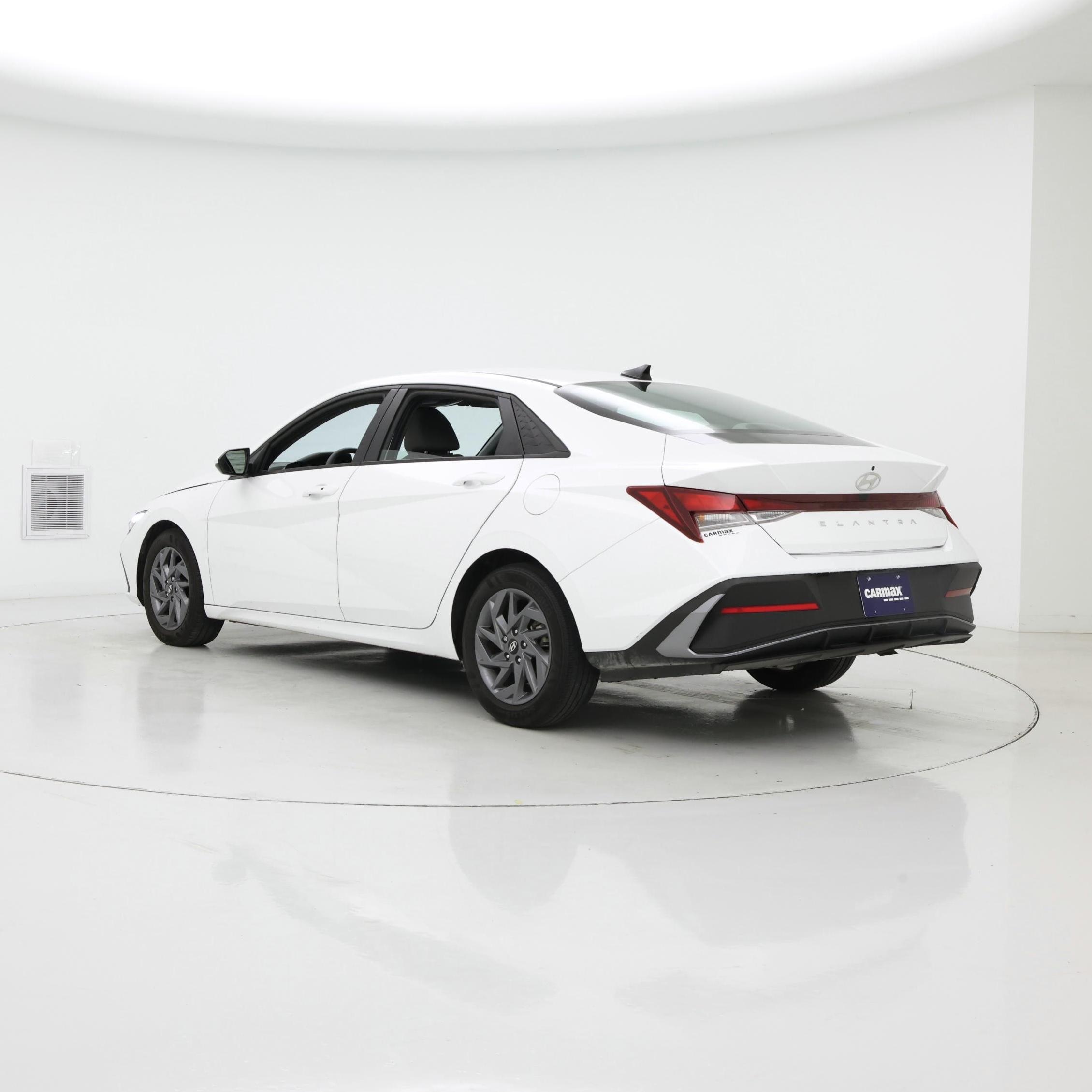 Thumbnail: 2024 Hyundai Elantra - 2