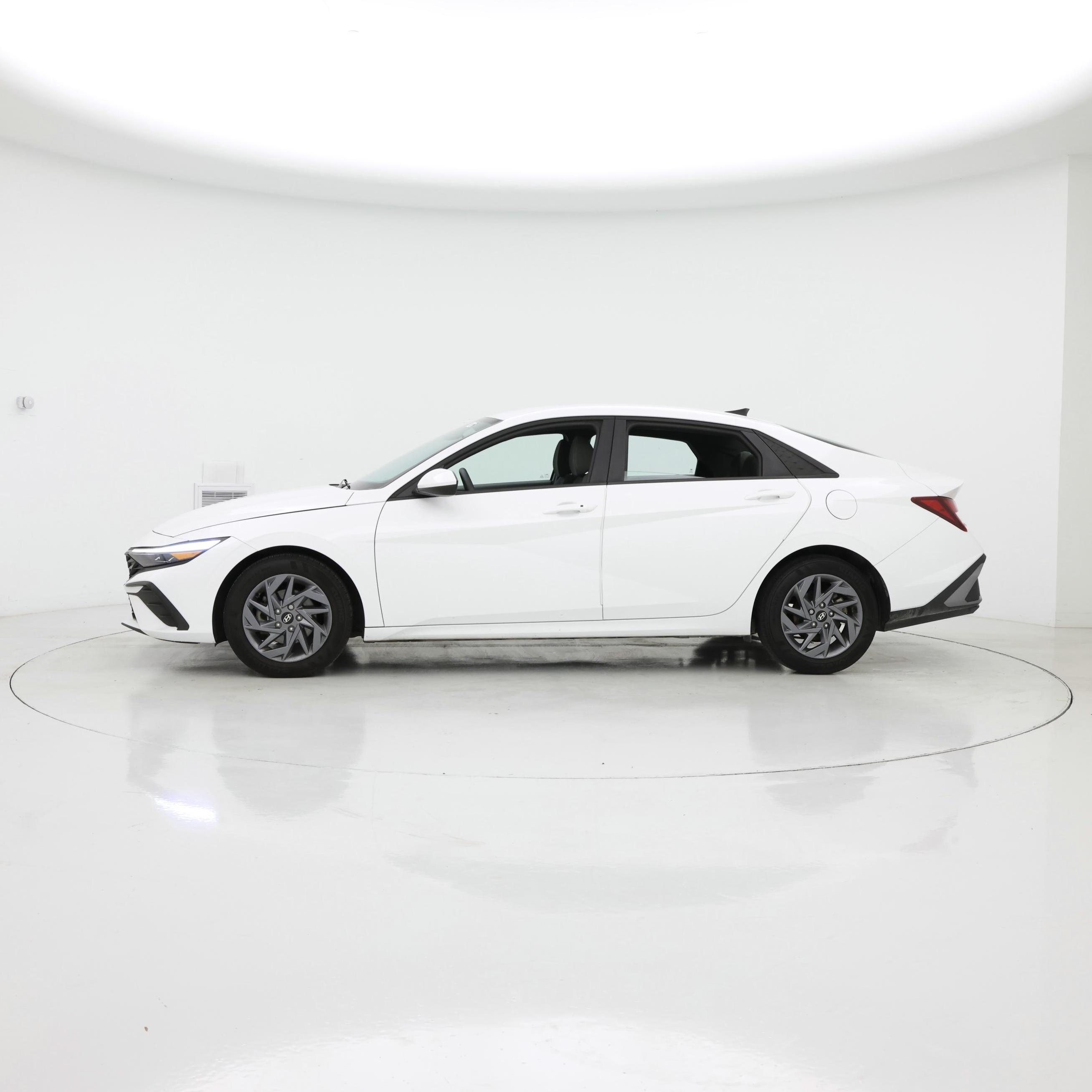 Thumbnail: 2024 Hyundai Elantra - 3