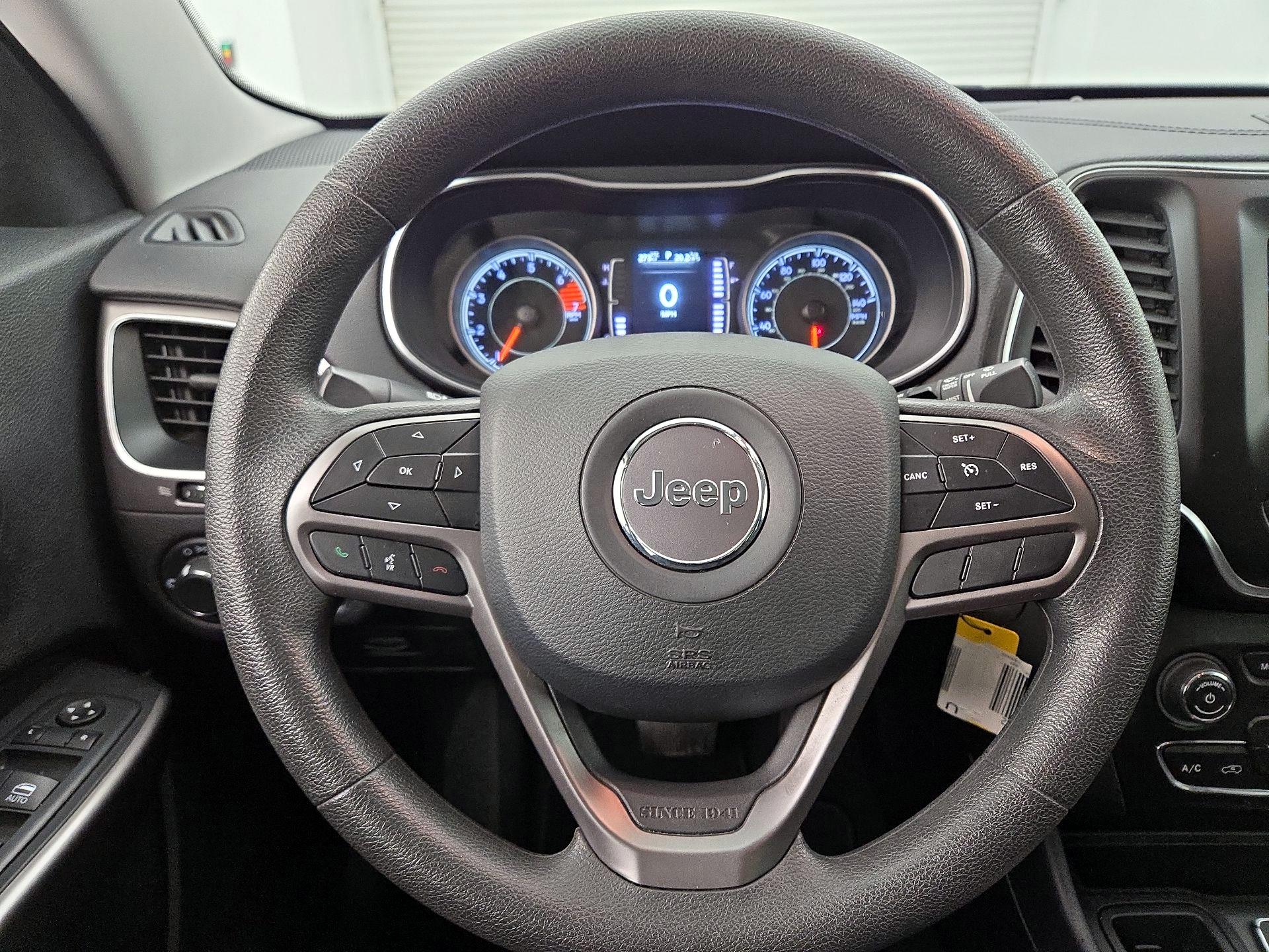 Thumbnail: 2020 Jeep Cherokee - 10