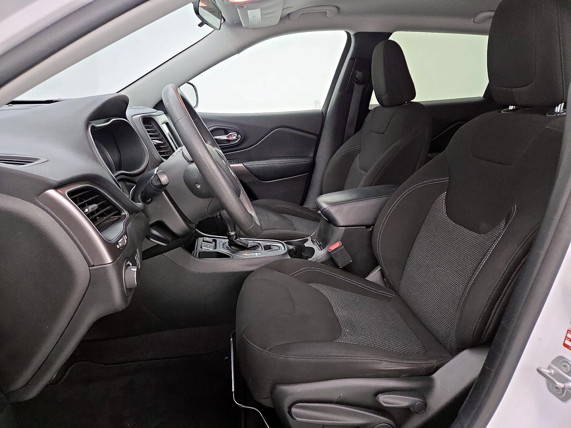 Thumbnail: 2020 Jeep Cherokee - 11