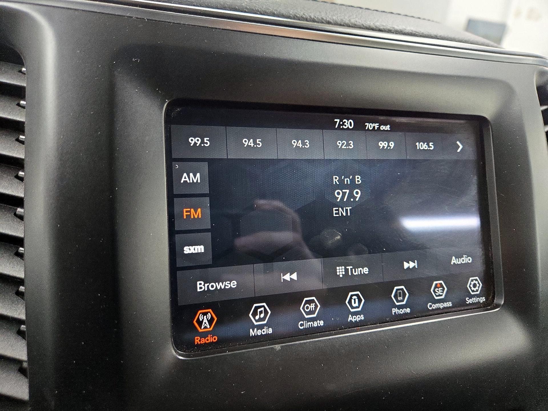 Thumbnail: 2020 Jeep Cherokee - 14