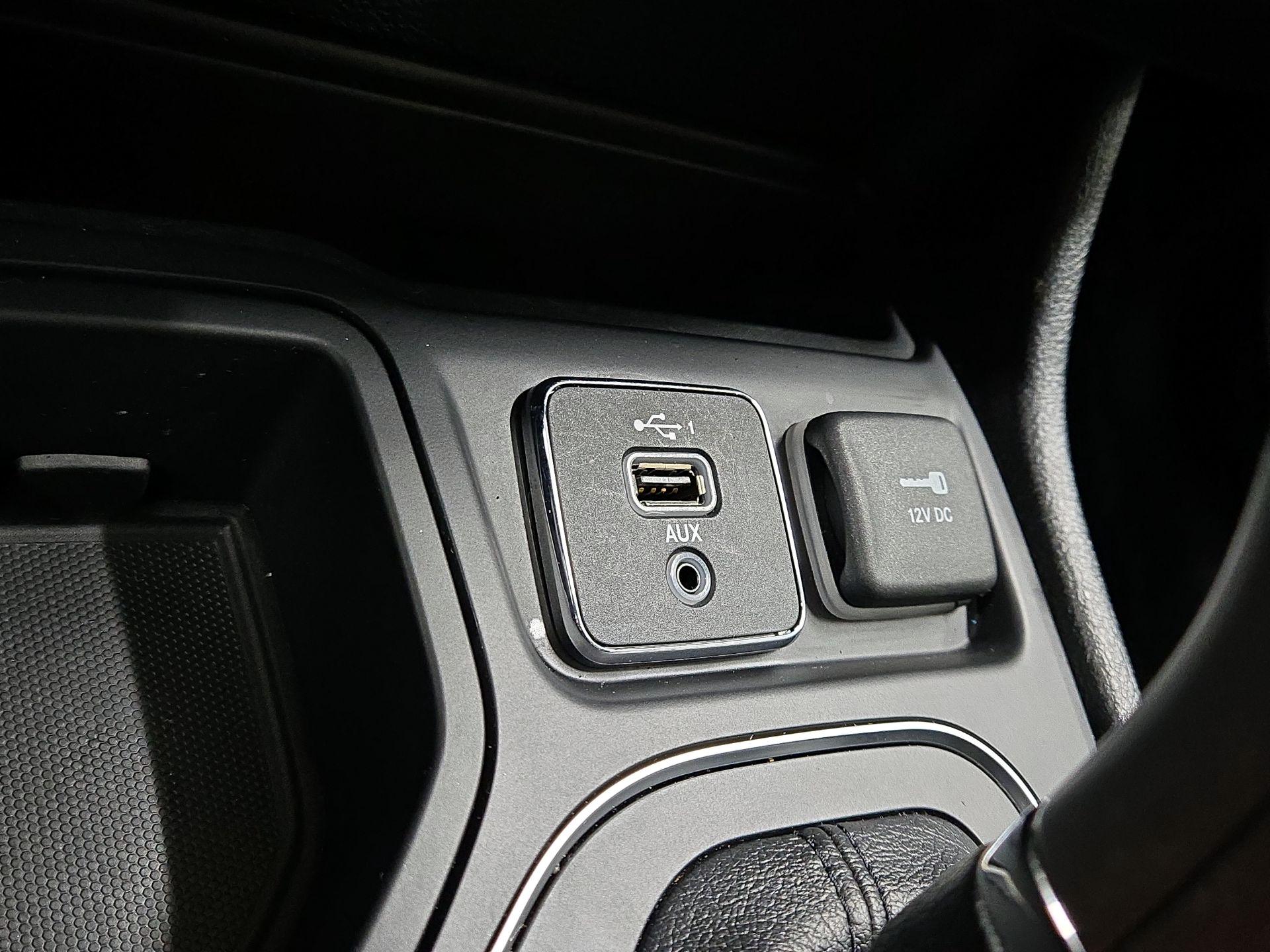 Thumbnail: 2020 Jeep Cherokee - 17