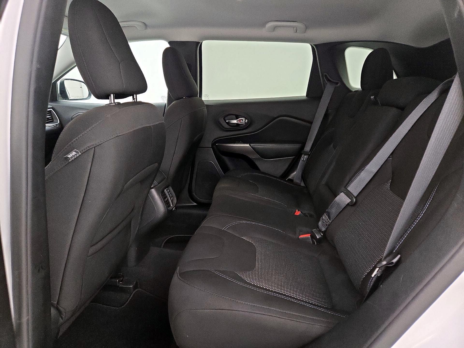 Thumbnail: 2020 Jeep Cherokee - 18