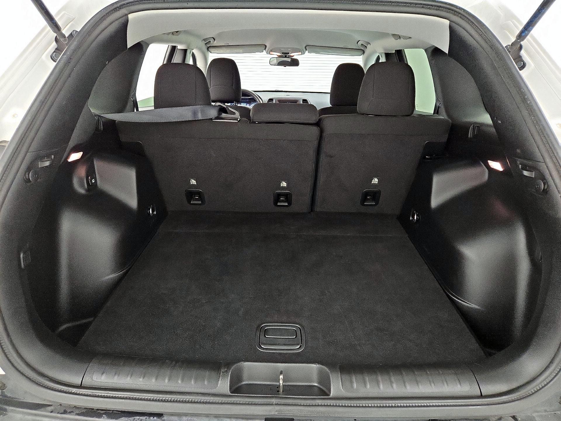 Thumbnail: 2020 Jeep Cherokee - 19