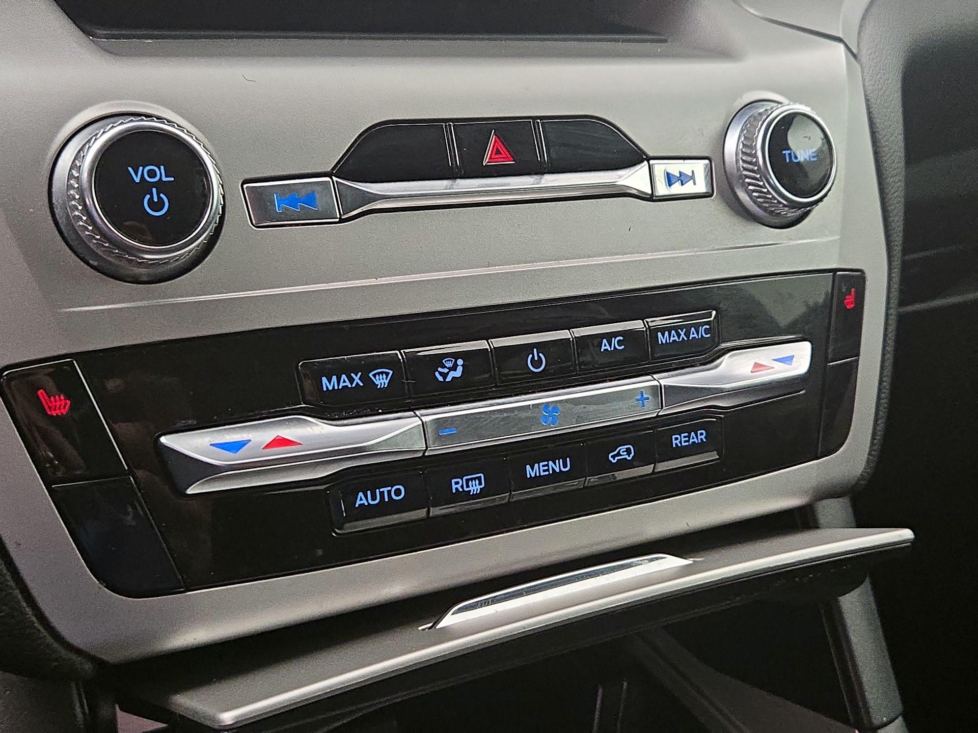 Thumbnail: 2022 Ford Explorer - 16