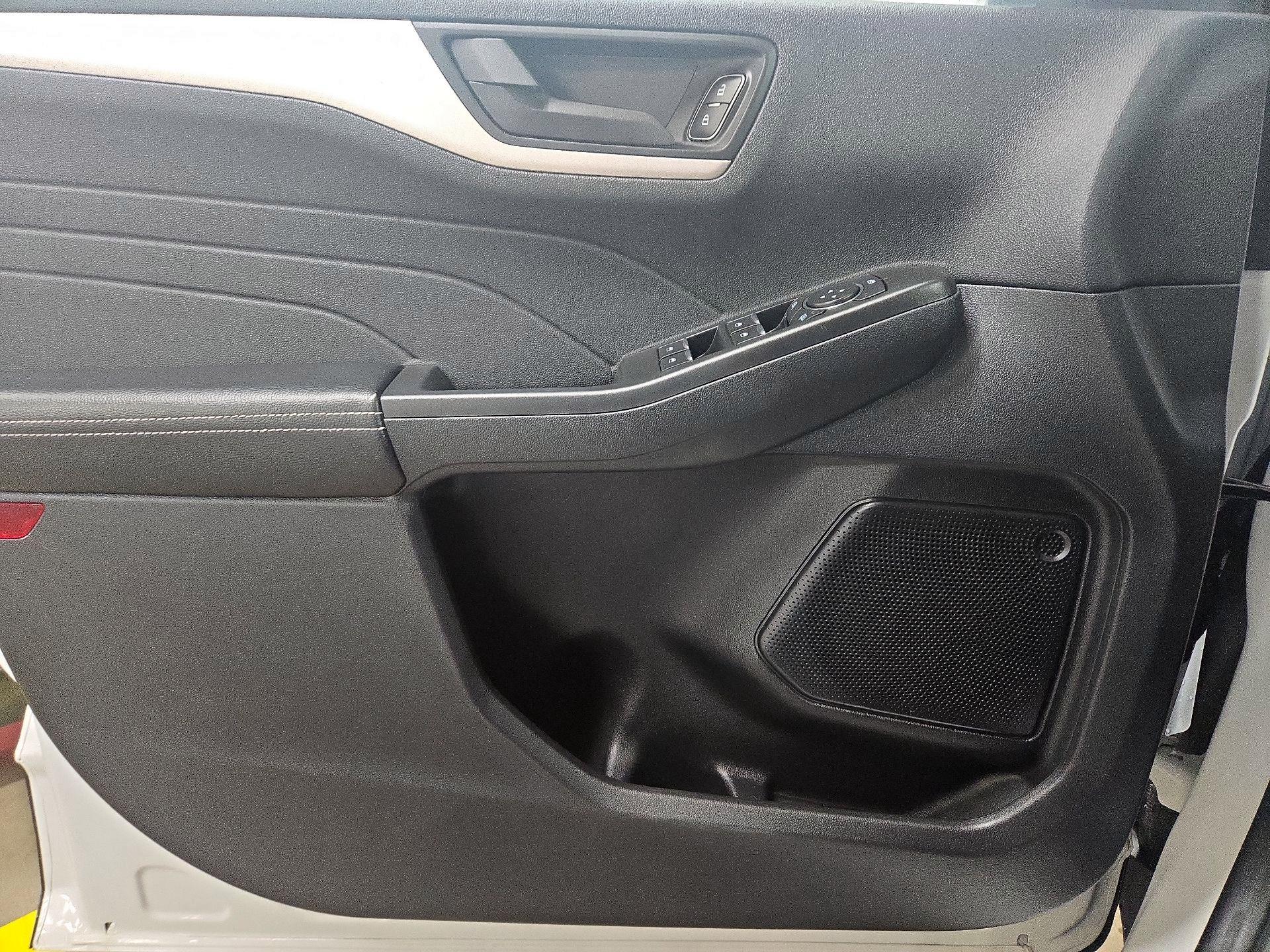 Thumbnail: 2022 Ford Escape - 12