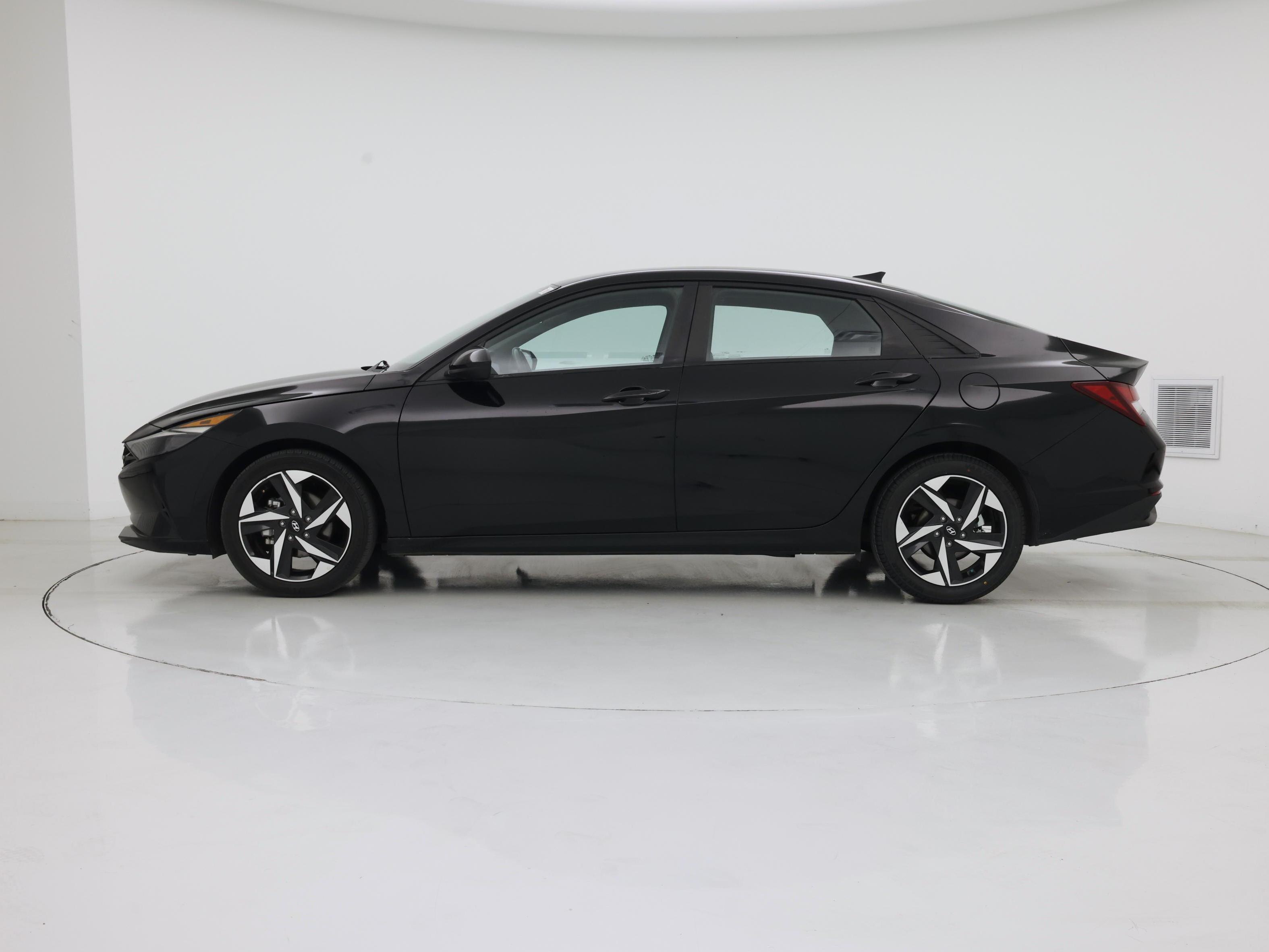 Thumbnail: 2023 Hyundai Elantra - 3