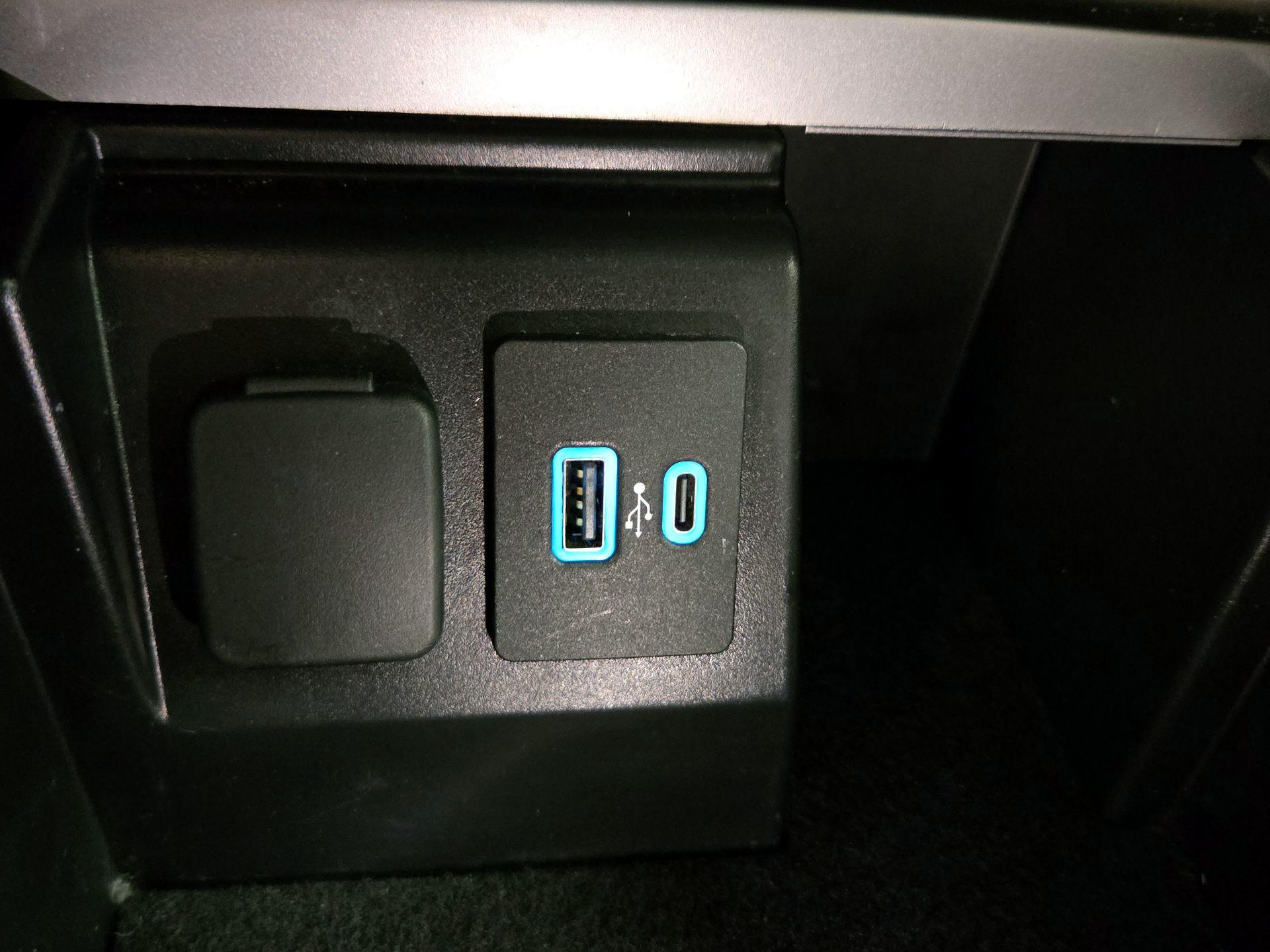 Thumbnail: 2021 Ford Explorer - 19