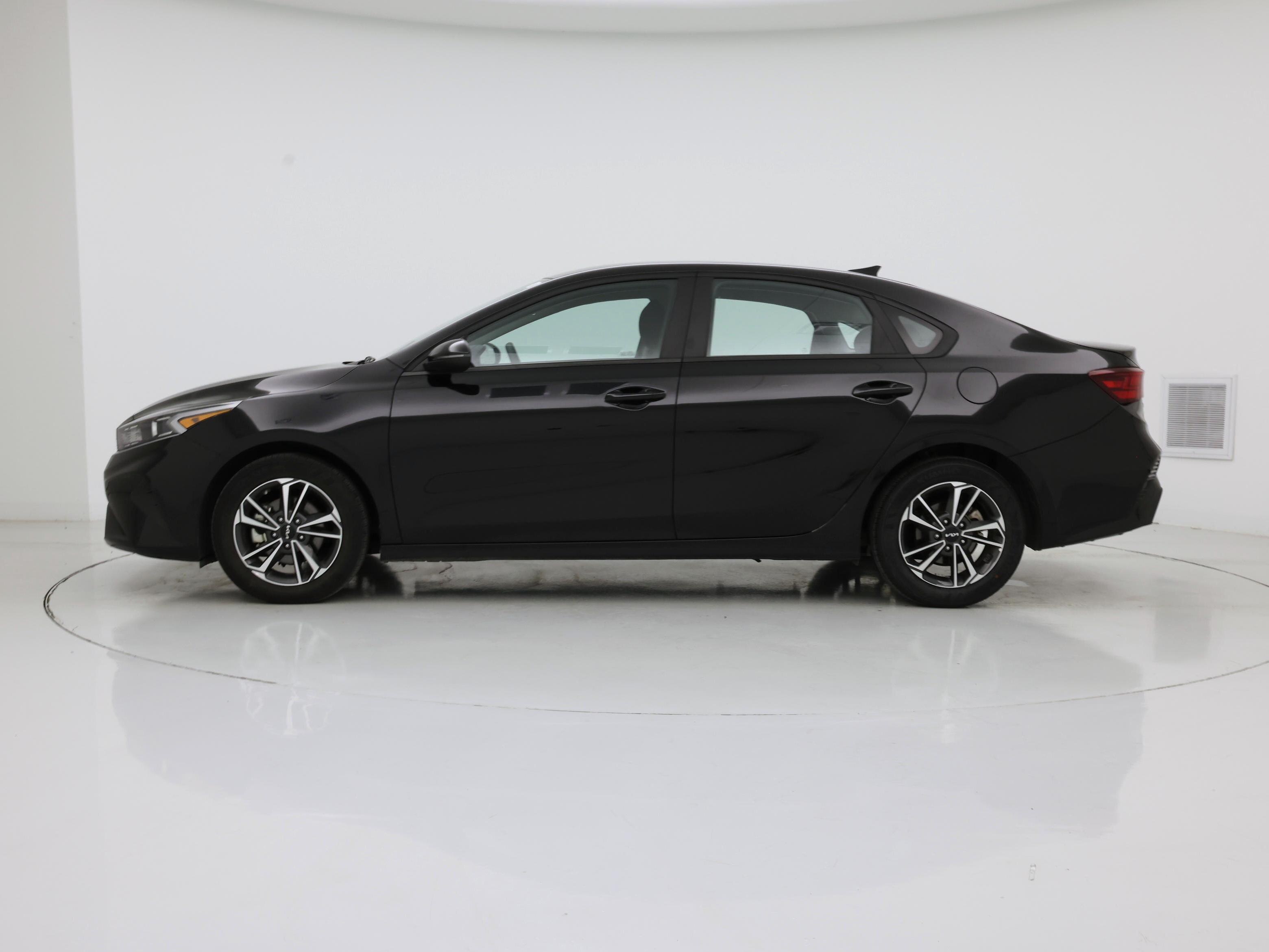 Thumbnail: 2024 Kia Forte - 3