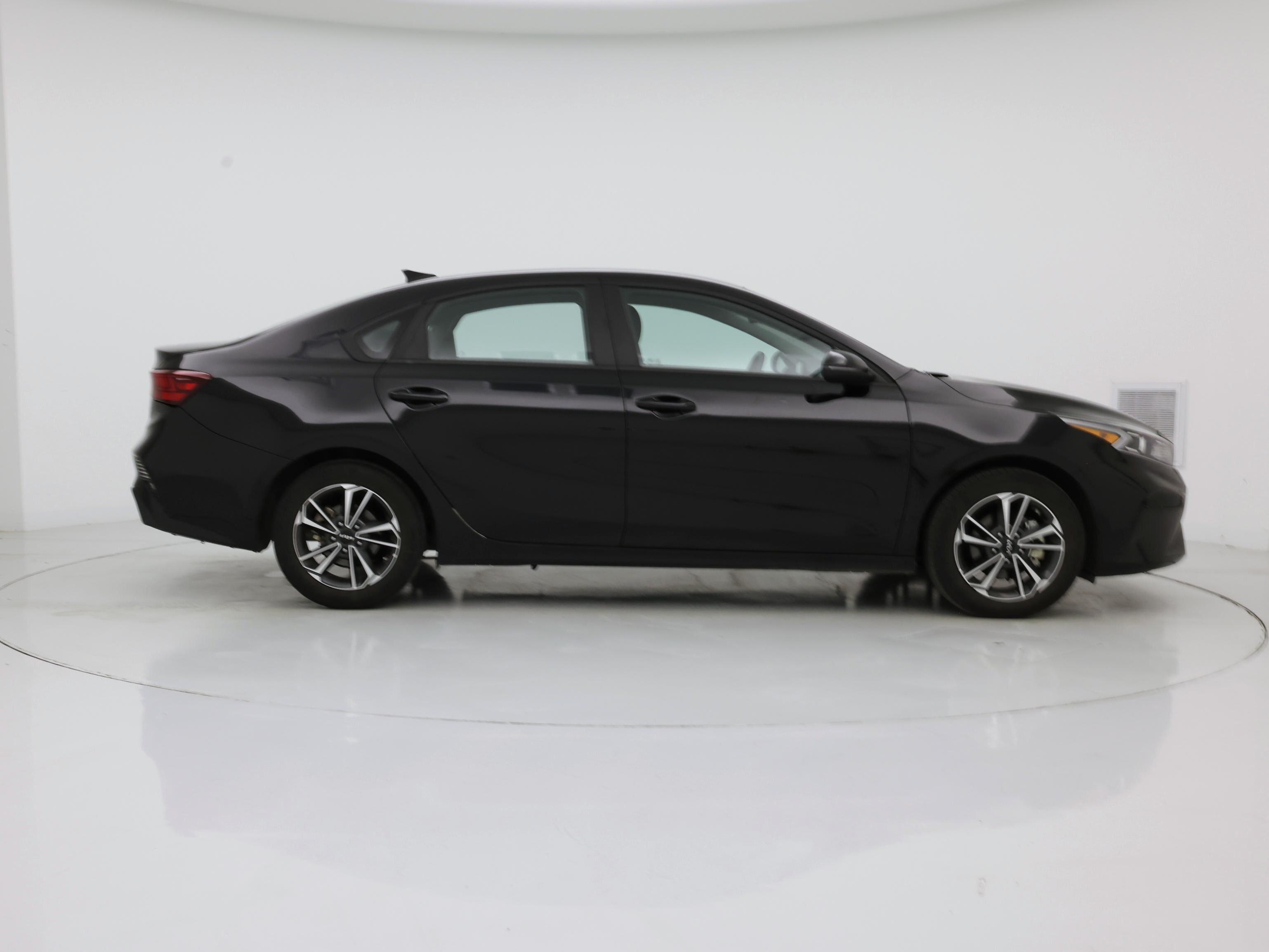 Thumbnail: 2024 Kia Forte - 7