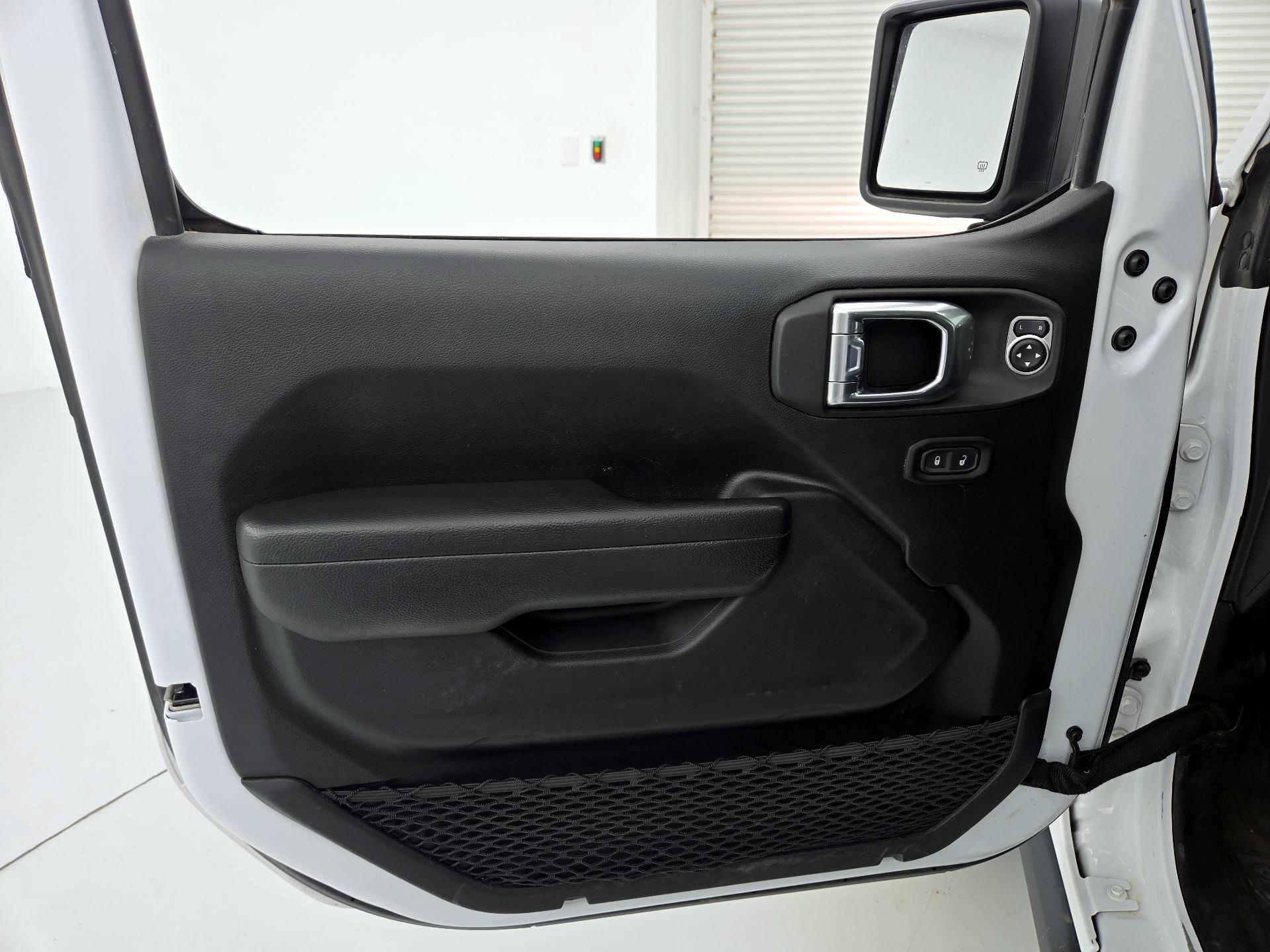 Thumbnail: 2022 Jeep Gladiator - 12