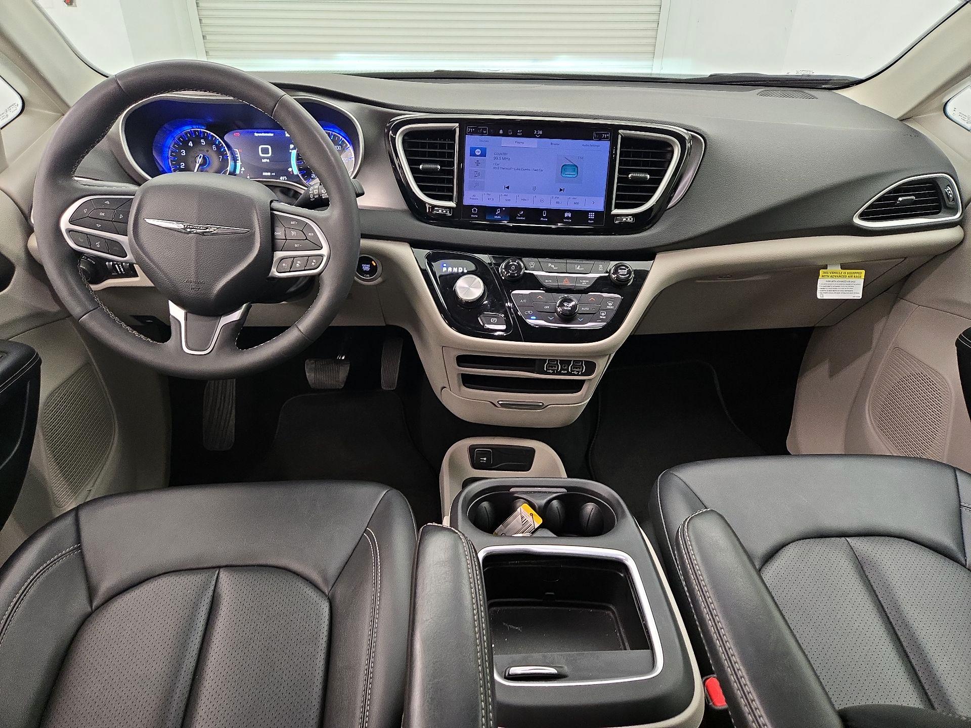 Thumbnail: 2024 Chrysler Pacifica - 9