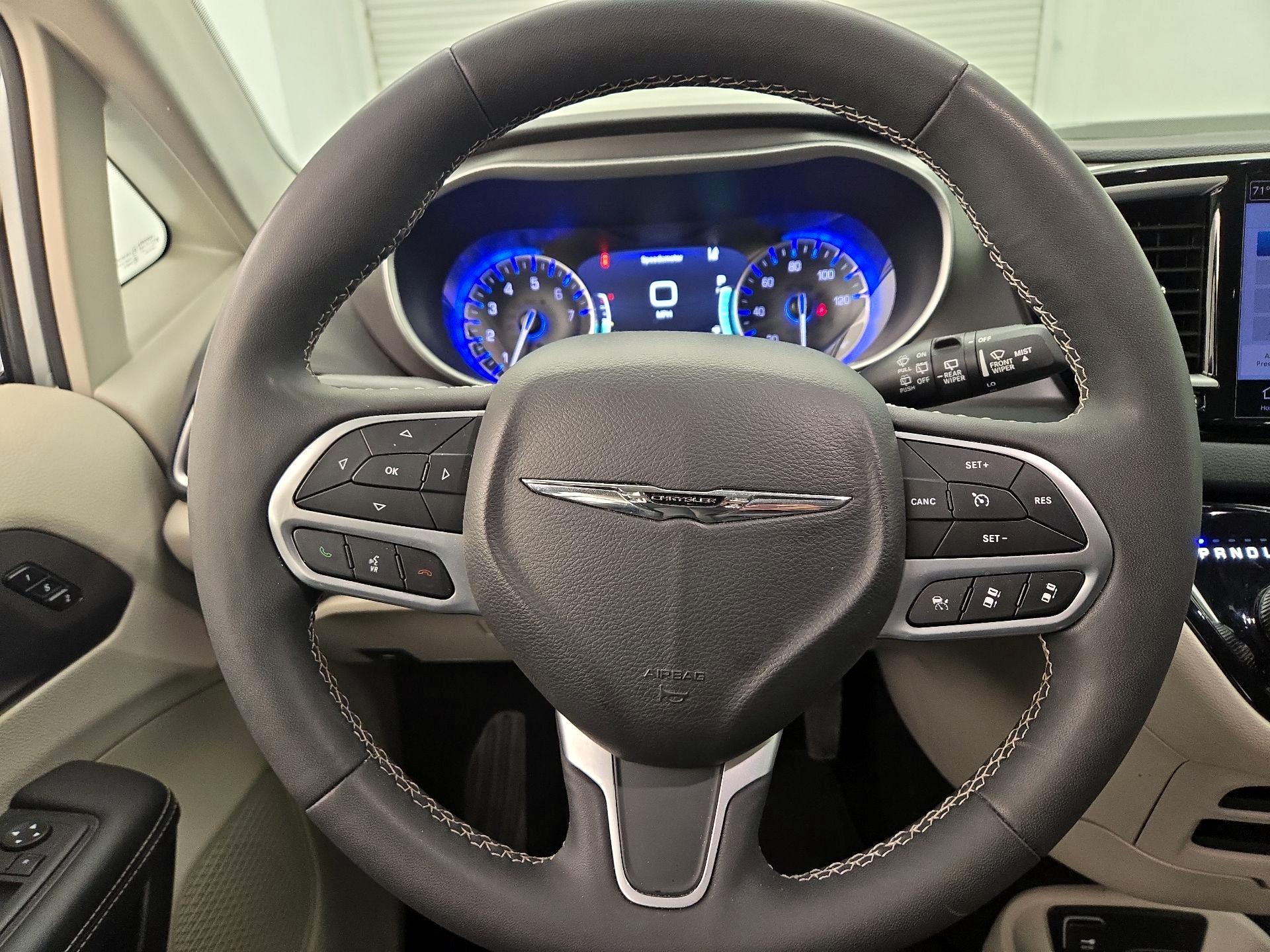 Thumbnail: 2024 Chrysler Pacifica - 10