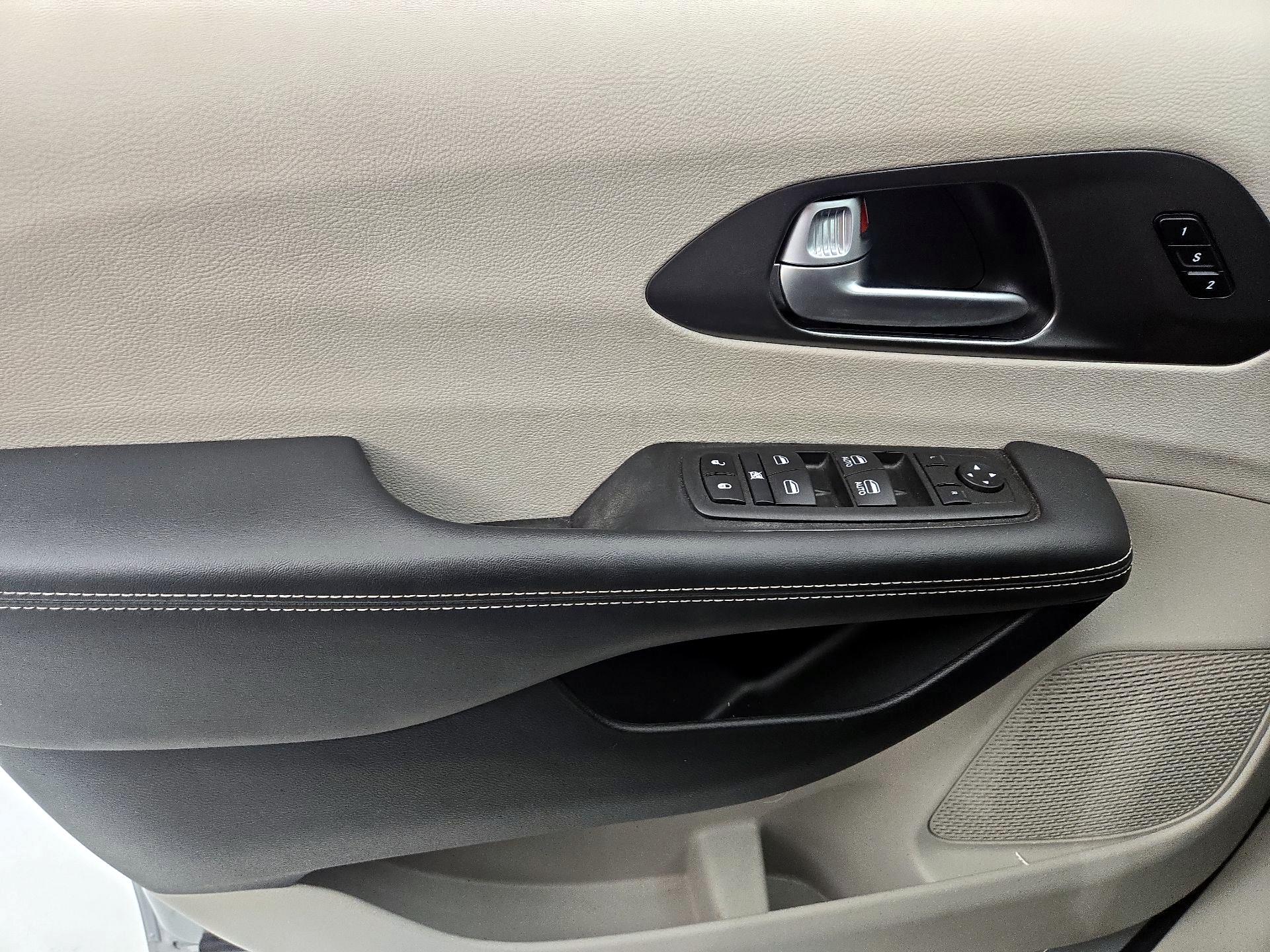 Thumbnail: 2024 Chrysler Pacifica - 12