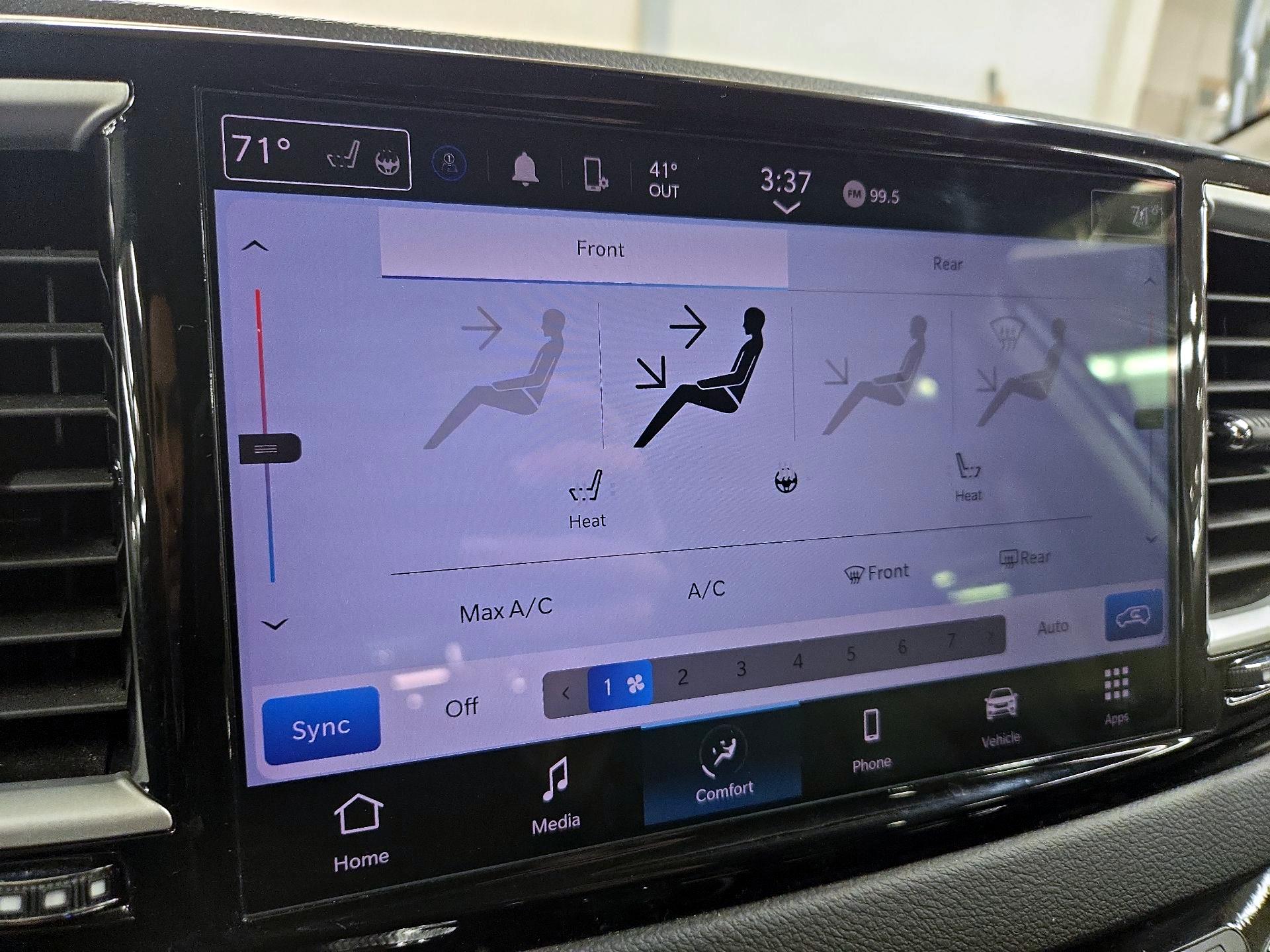 Thumbnail: 2024 Chrysler Pacifica - 16