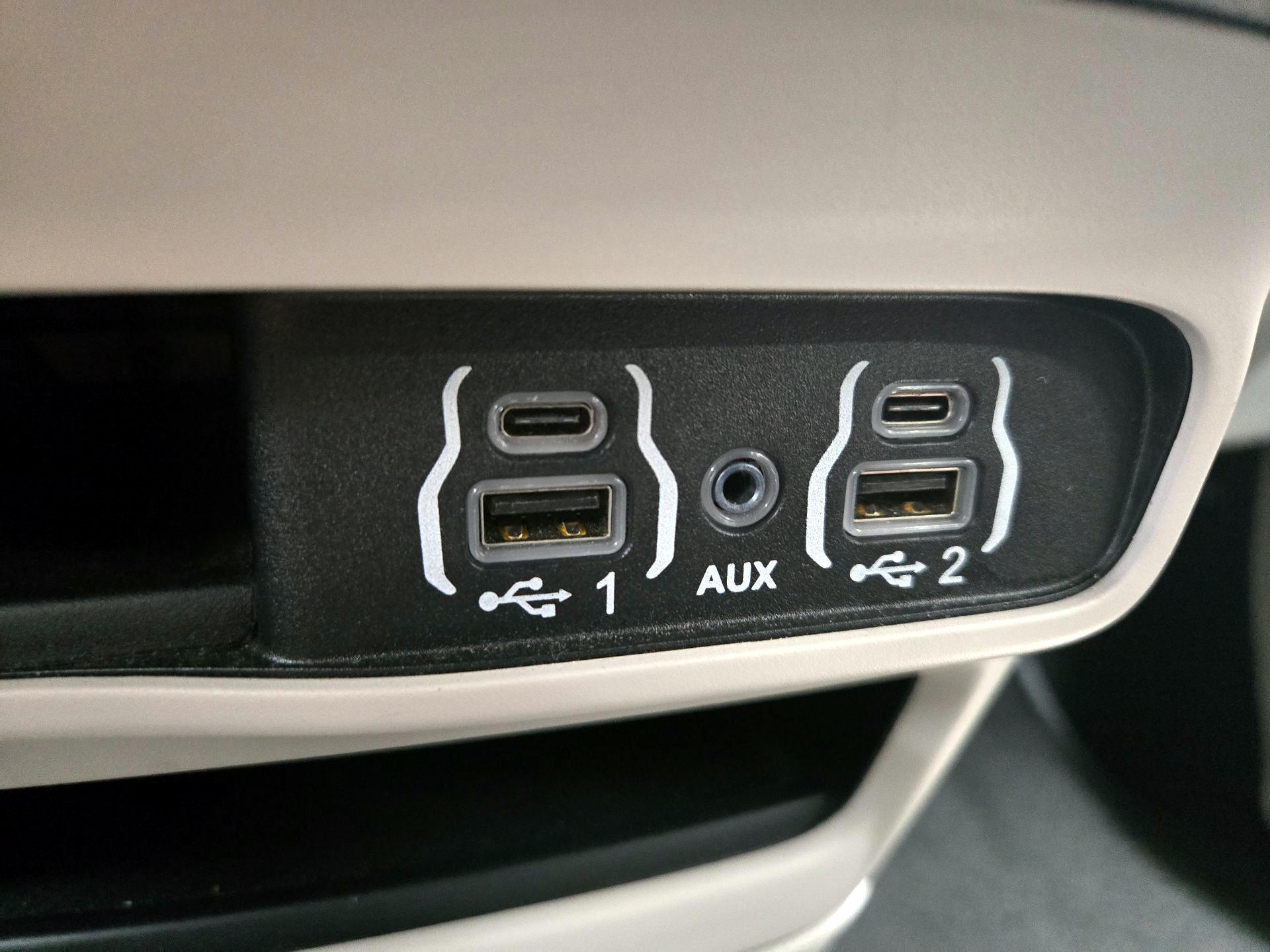 Thumbnail: 2024 Chrysler Pacifica - 18